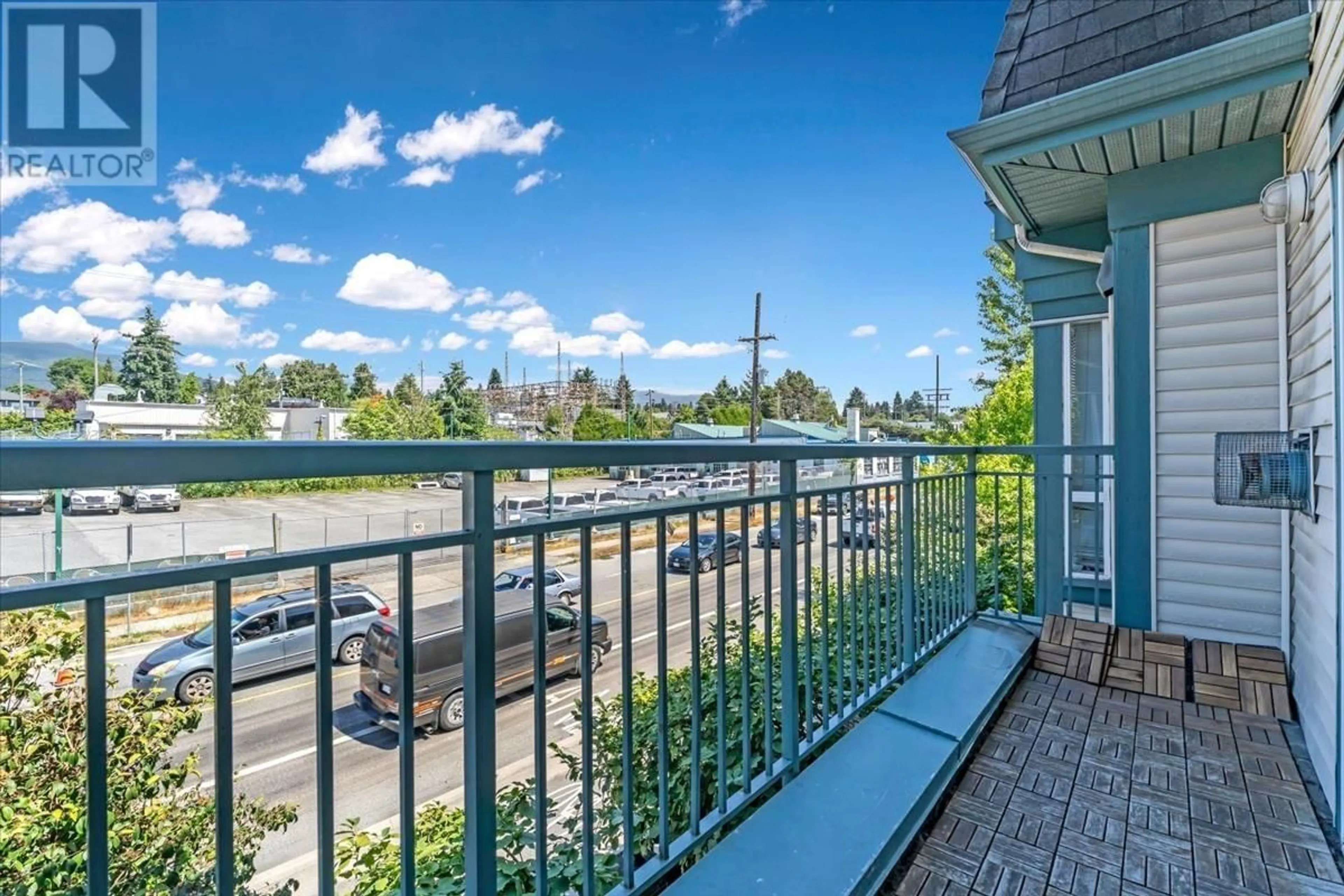 Balcony in the apartment, city buildings view from balcony for 25 - 288 ST. DAVIDS AVENUE, North Vancouver British Columbia V7L4X2