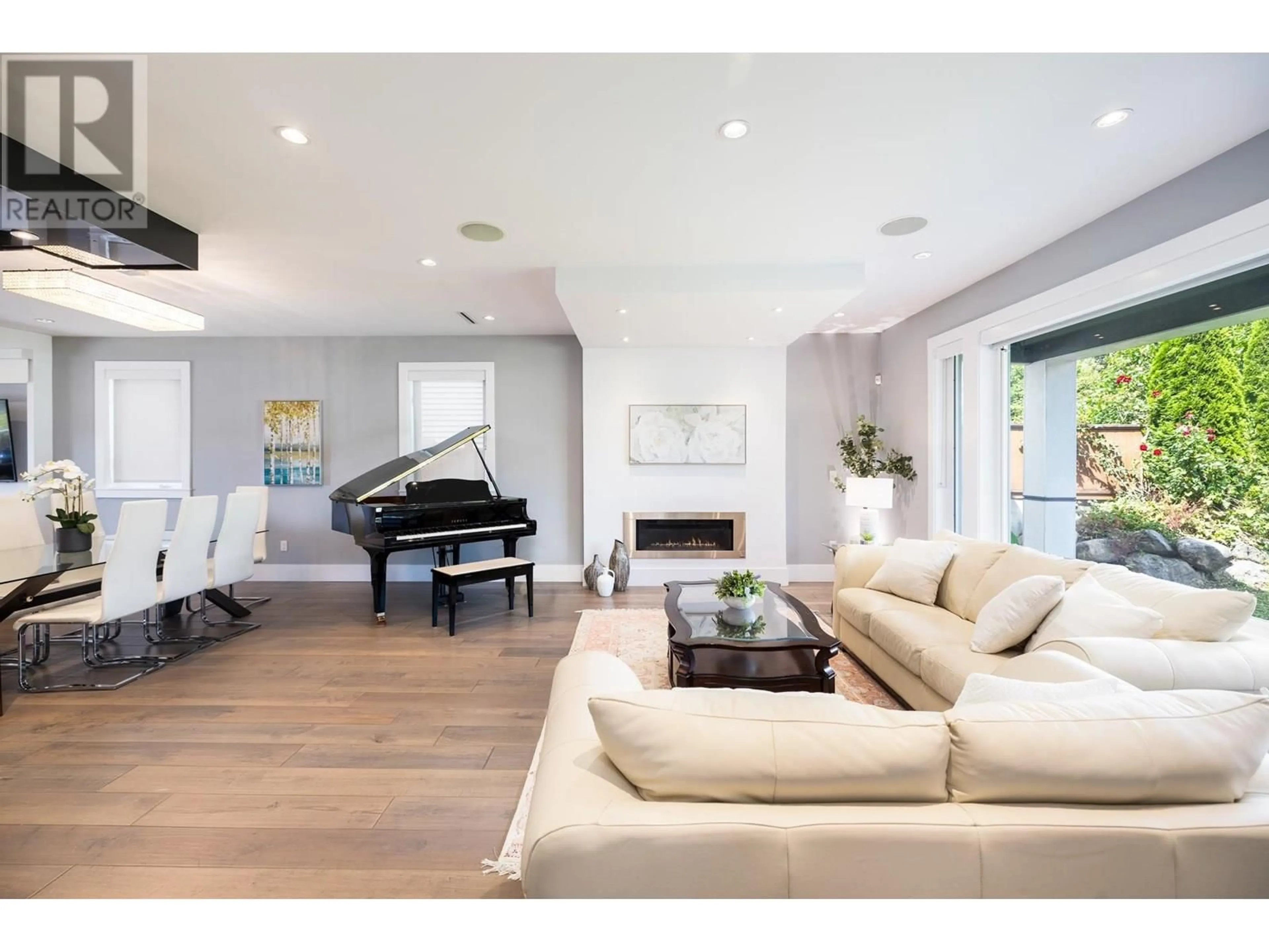Living room with furniture, wood/laminate floor for 2553 WESTERN AVENUE, North Vancouver British Columbia V7N3L2