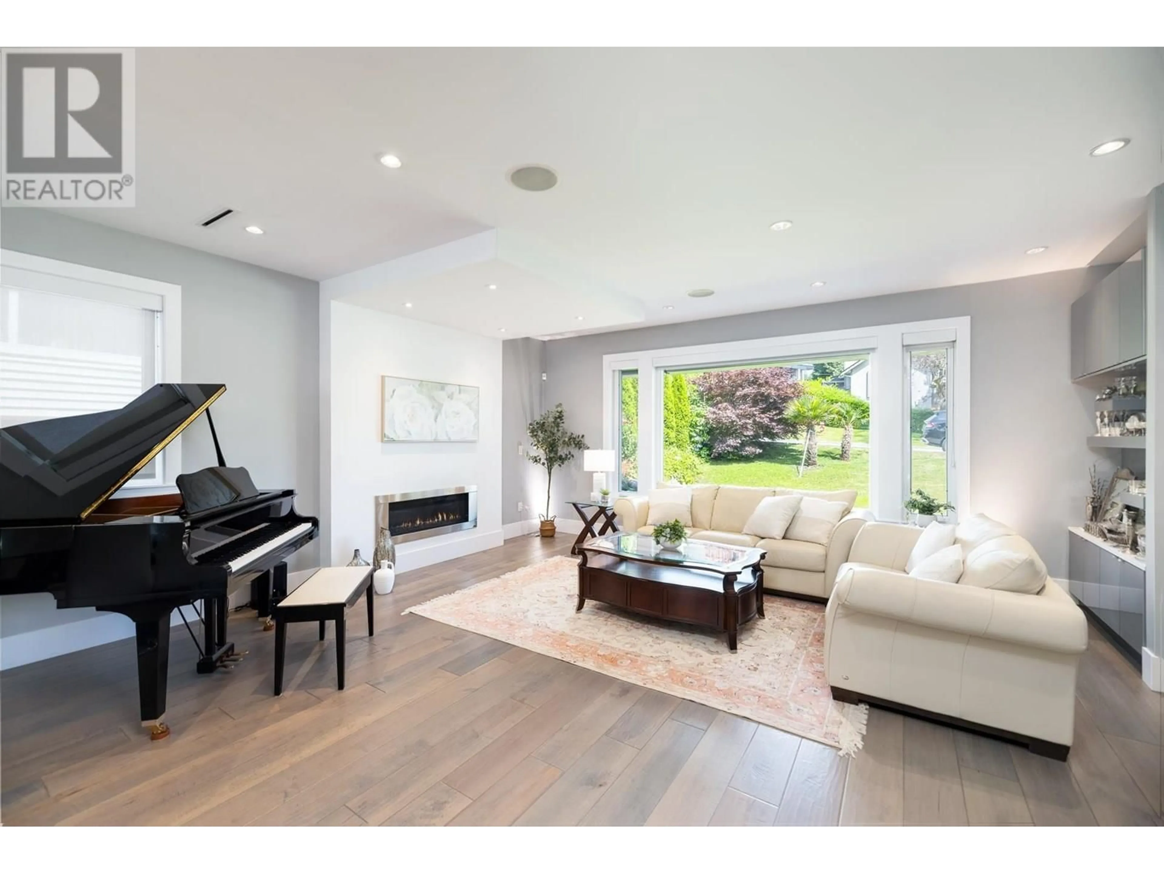 Living room with furniture, unknown for 2553 WESTERN AVENUE, North Vancouver British Columbia V7N3L2