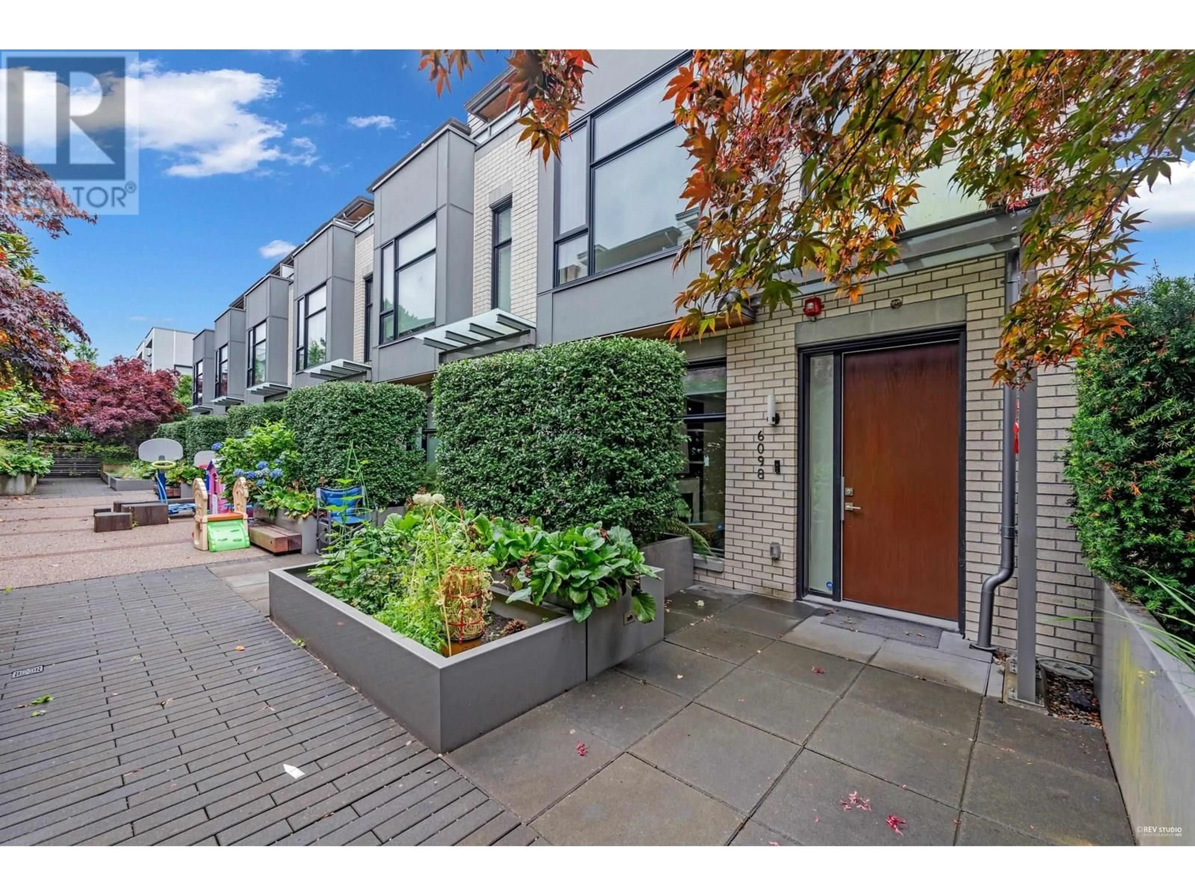 Unknown for 6098 OAK STREET, Vancouver British Columbia V6M2W2