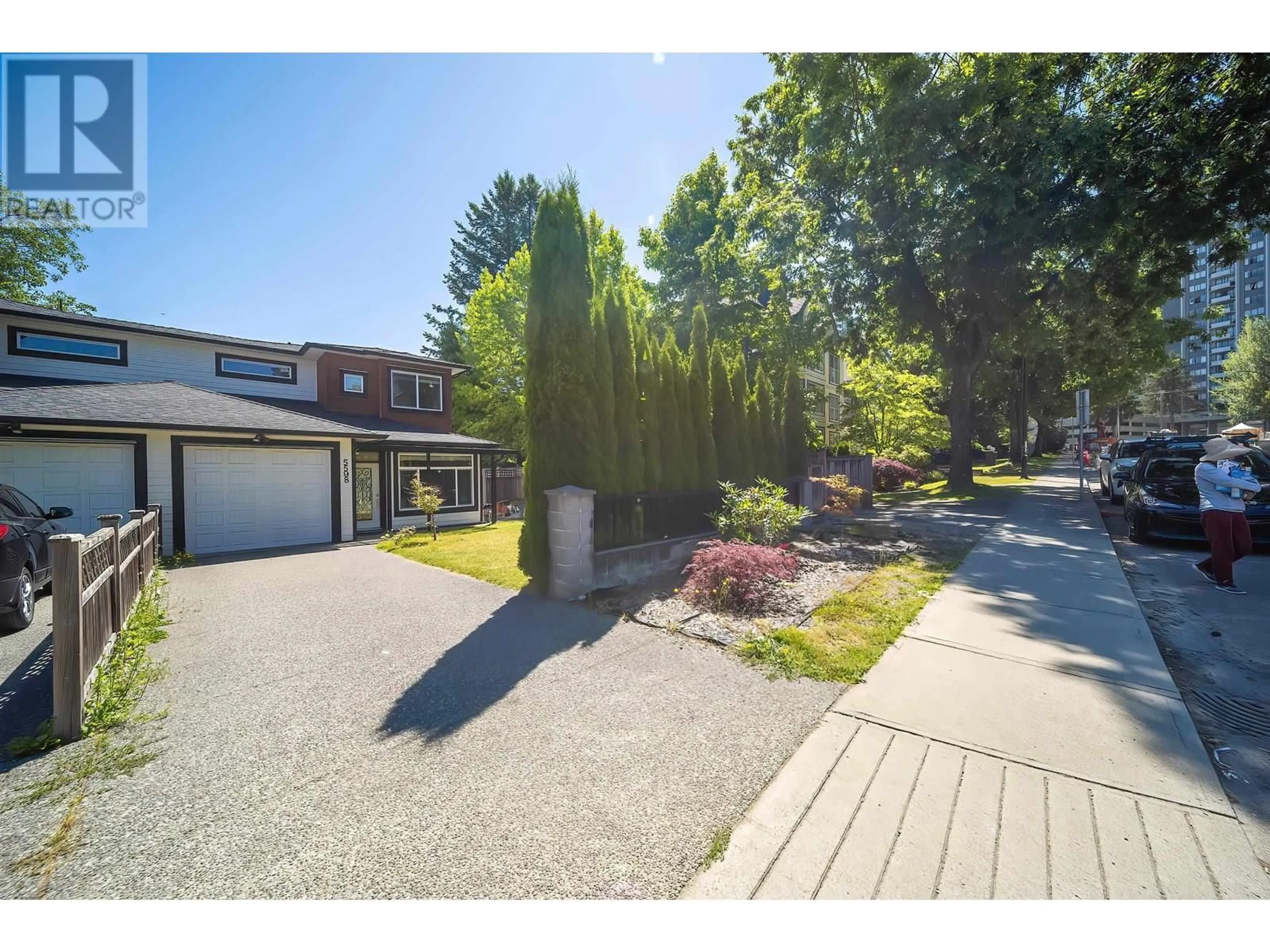 A pic from outside/outdoor area/front of a property/back of a property/a pic from drone, street for 5598 HALLEY AVENUE, Burnaby British Columbia V5H2P8