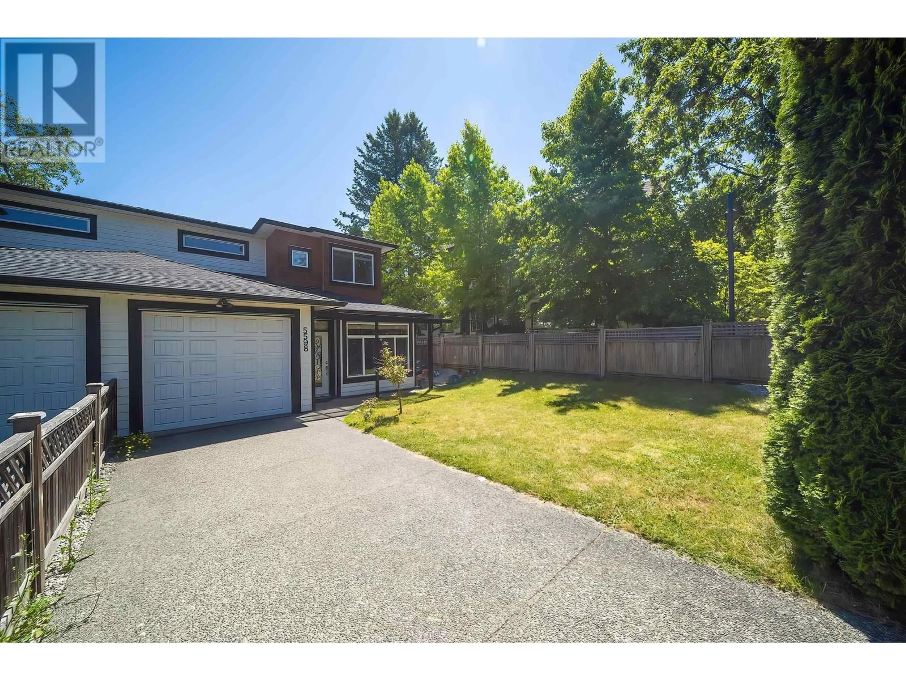 A pic from outside/outdoor area/front of a property/back of a property/a pic from drone, street for 5598 HALLEY AVENUE, Burnaby British Columbia V5H2P8
