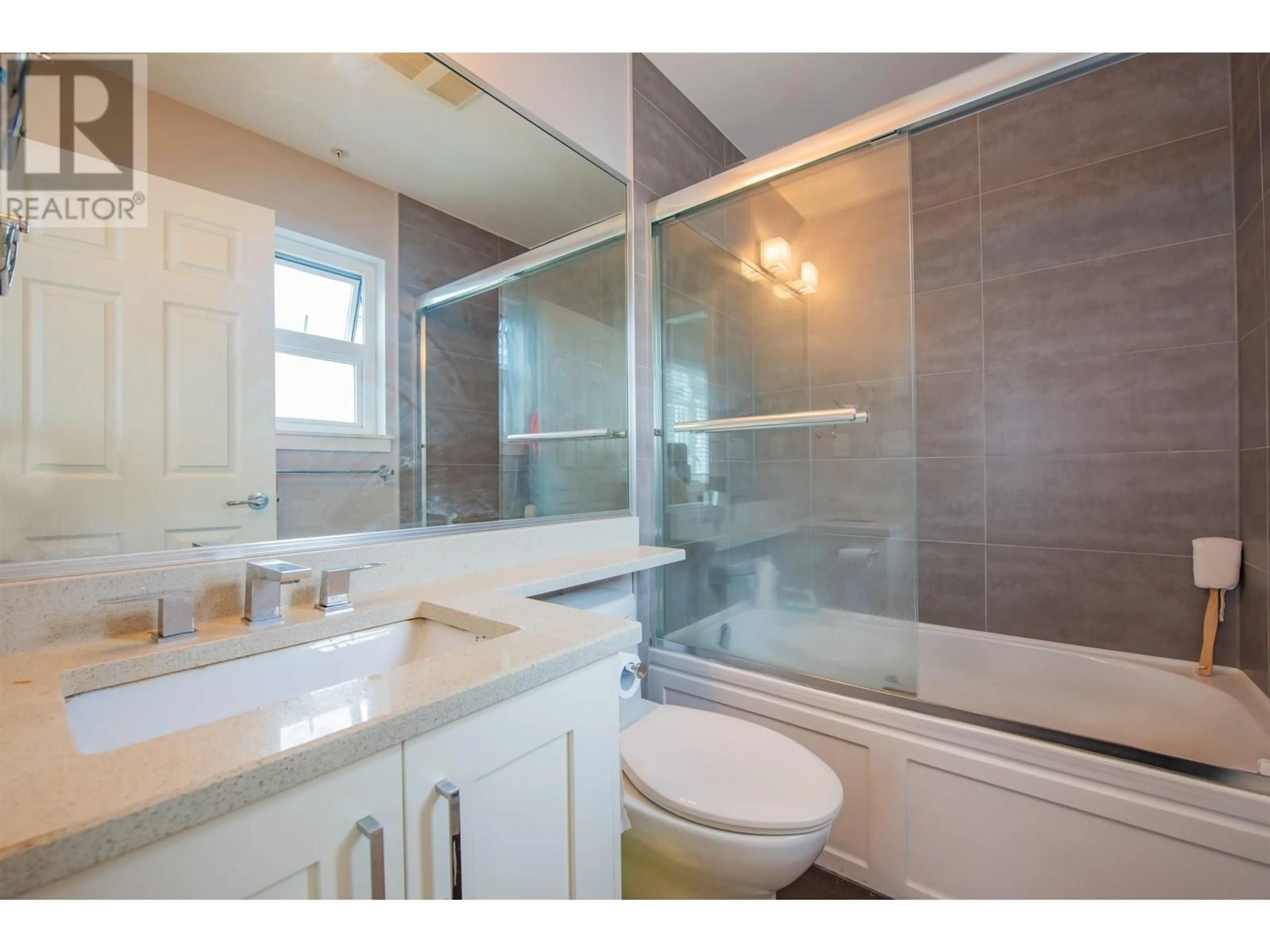 Standard bathroom, ceramic/tile floor for 207 - 2263 TRIUMPH STREET, Vancouver British Columbia V5L1L2