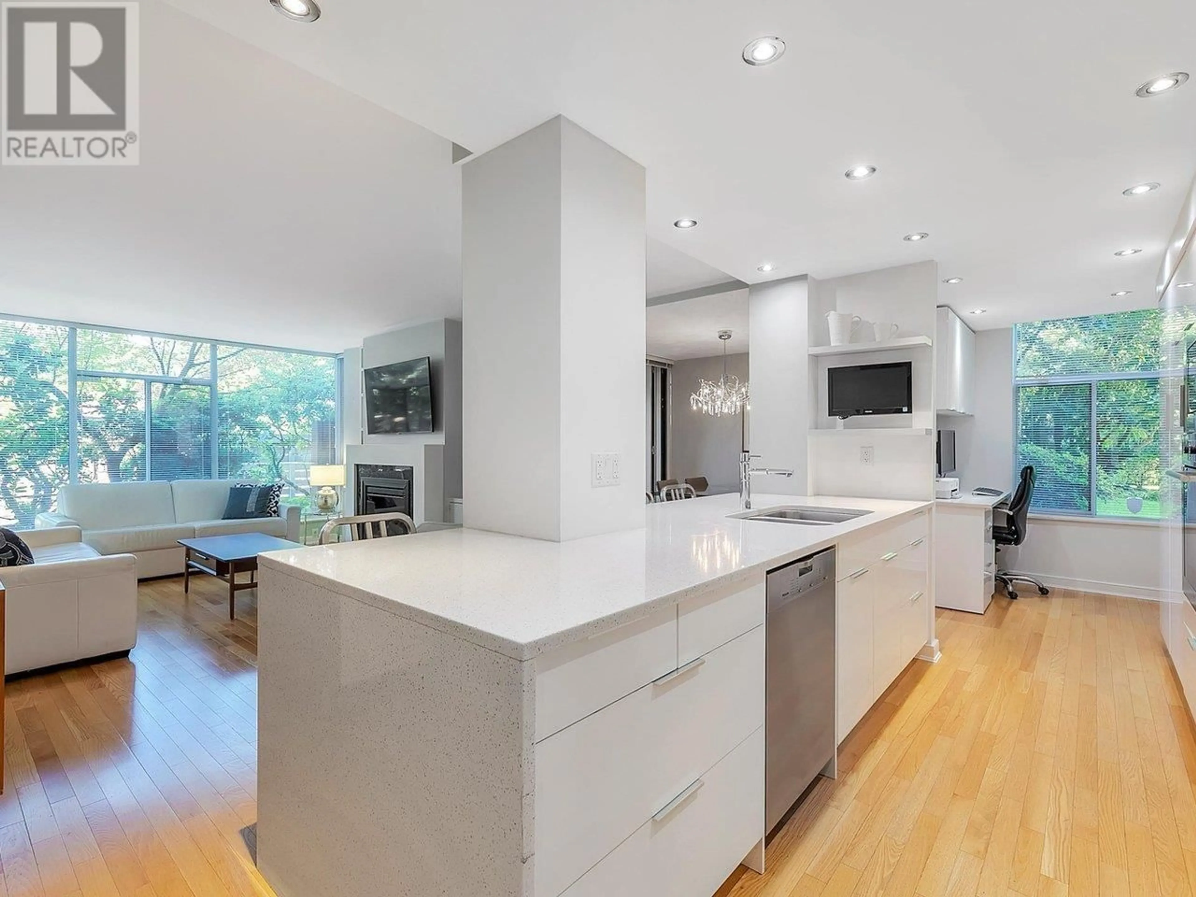 Contemporary kitchen, unknown for 114 - 4101 YEW STREET, Vancouver British Columbia V6L3B7
