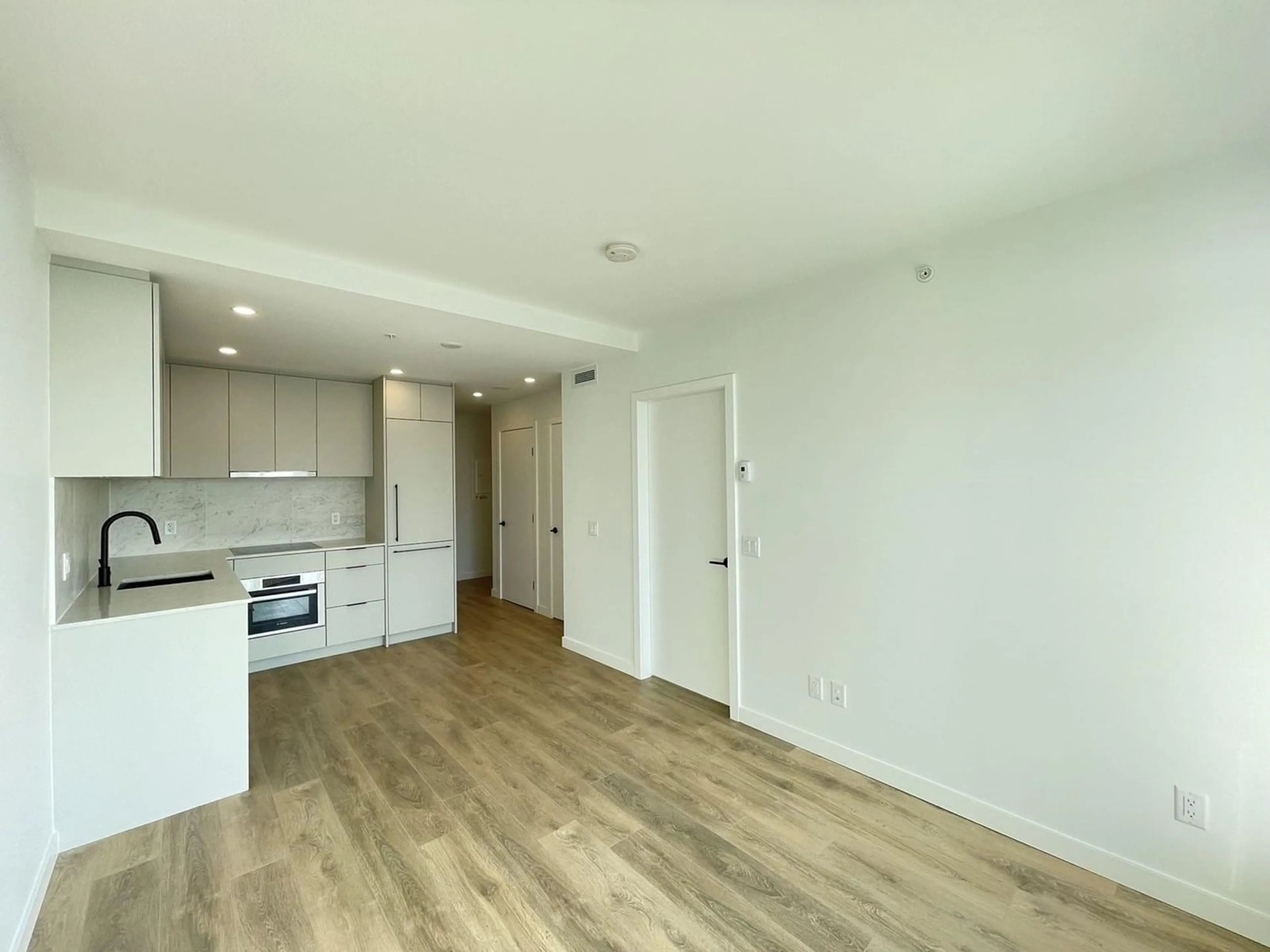 A pic of a room for 1806 - 13685 102, Surrey British Columbia V3T1N7