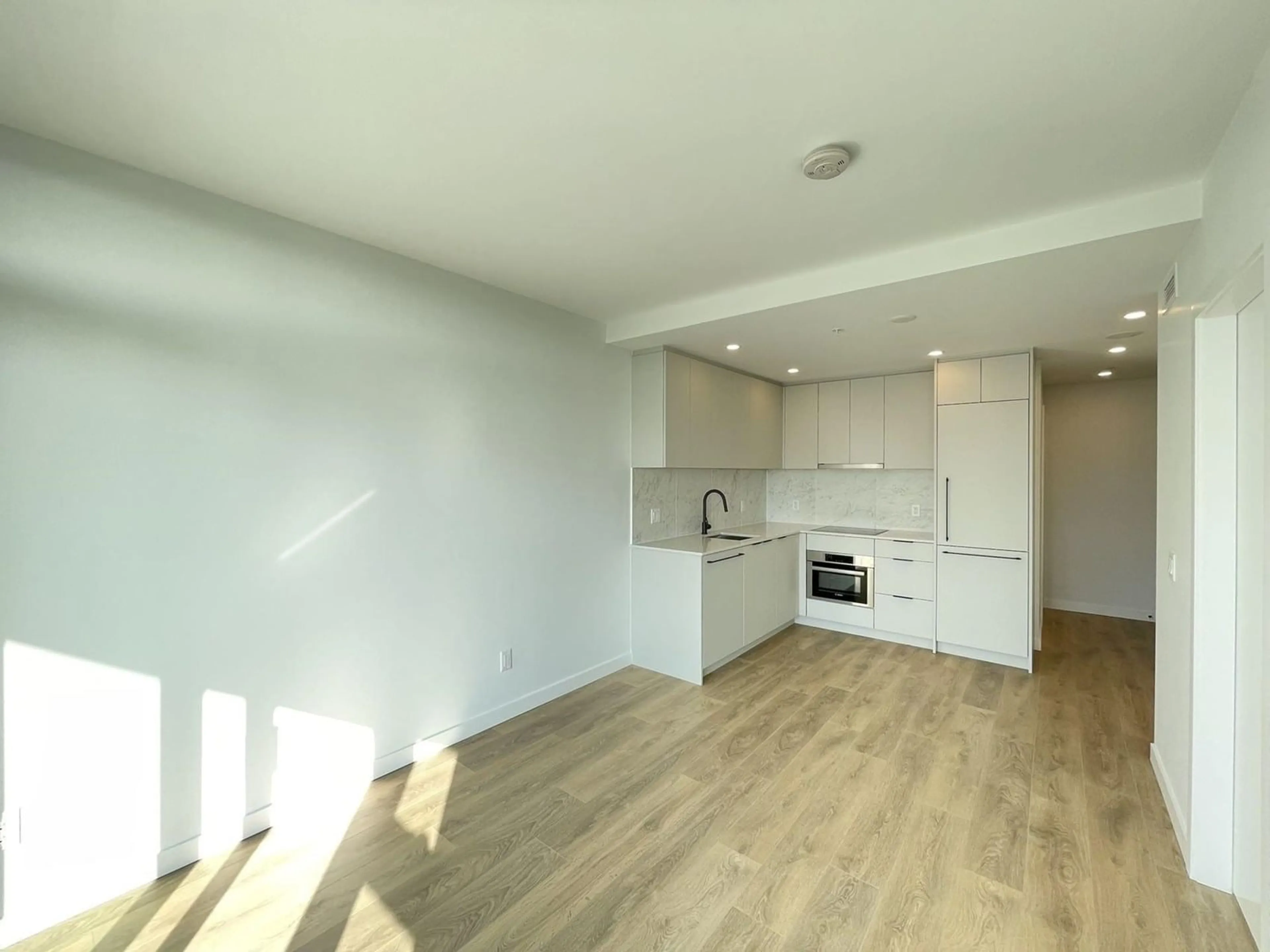 A pic of a room for 1806 - 13685 102, Surrey British Columbia V3T1N7