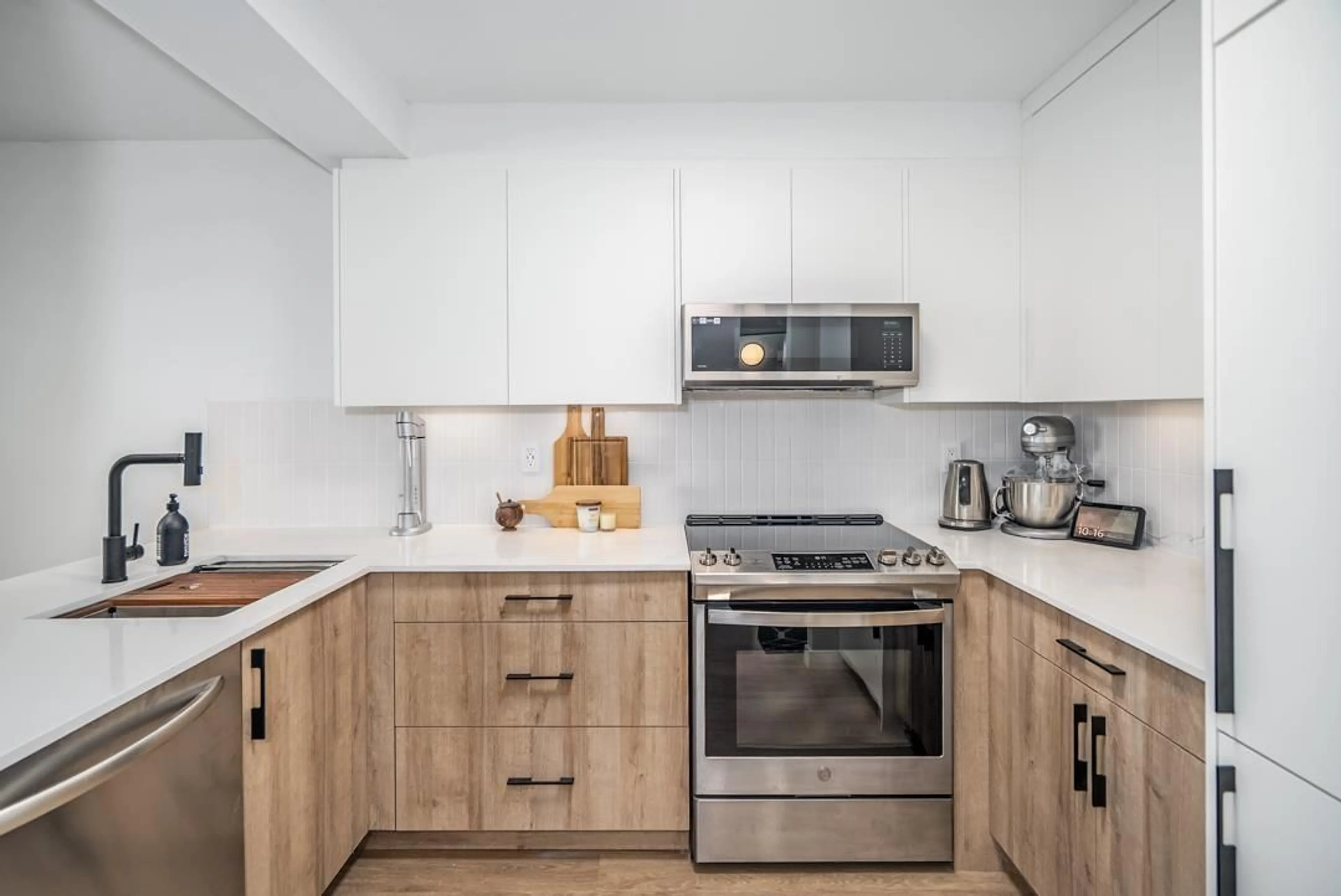 Standard kitchen, unknown for 208 - 5224 204, Langley British Columbia V3A1Z1