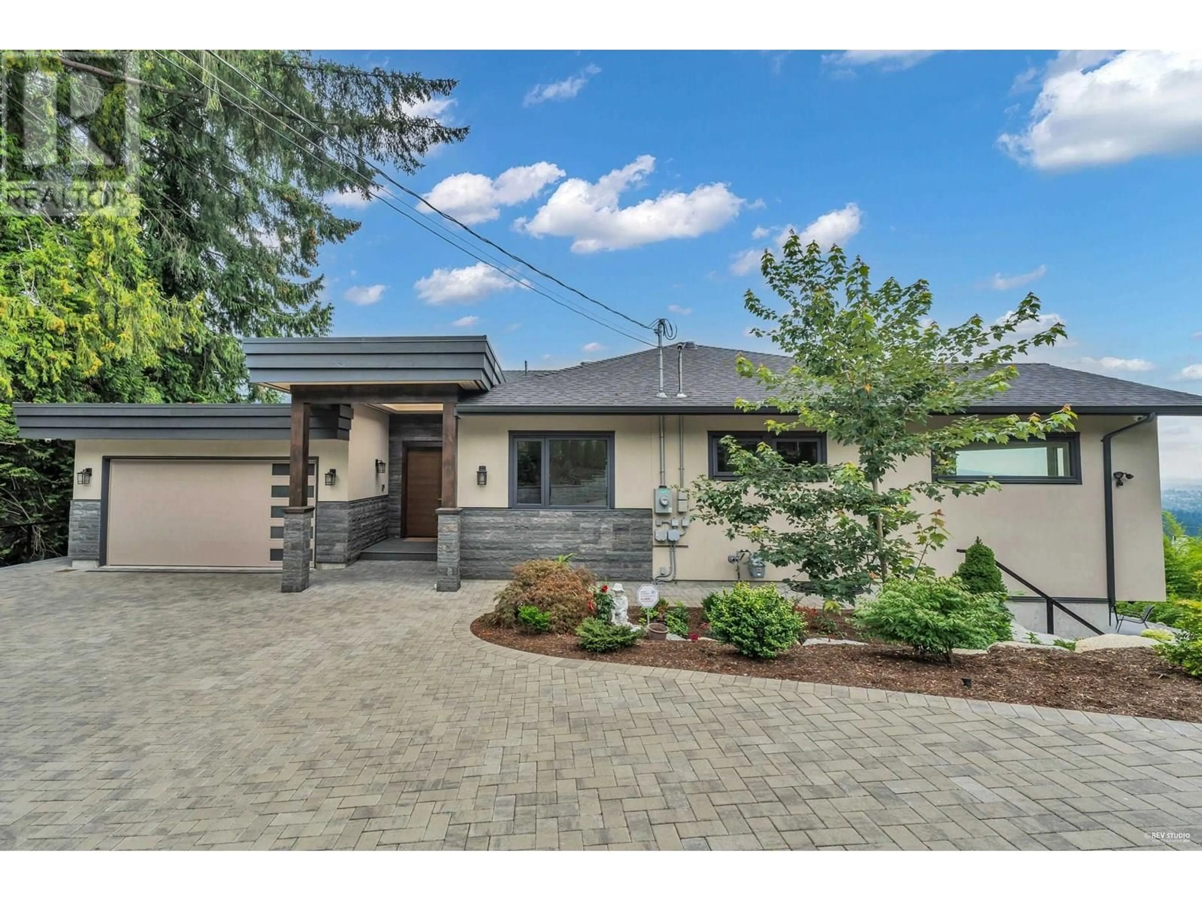 Home with brick exterior material, street for 558 ST. ANDREWS ROAD, West Vancouver British Columbia V7S1V2