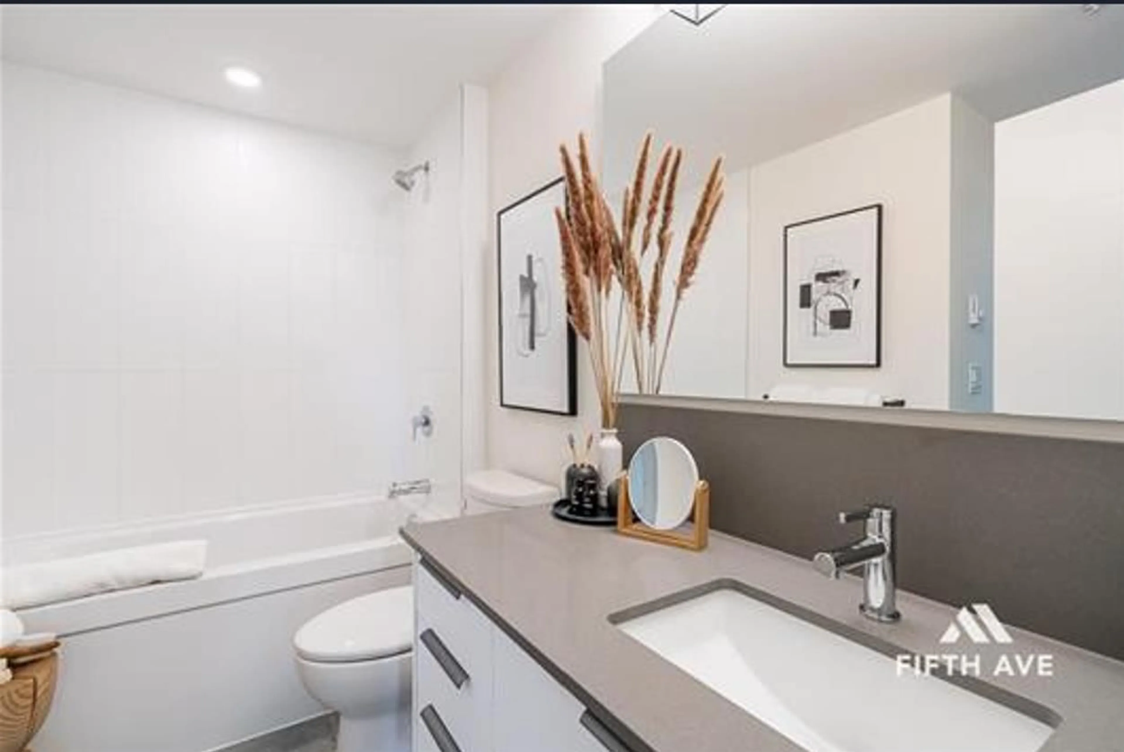 Contemporary bathroom, ceramic/tile floor for 208 - 7920 206, Langley British Columbia H0H0H0