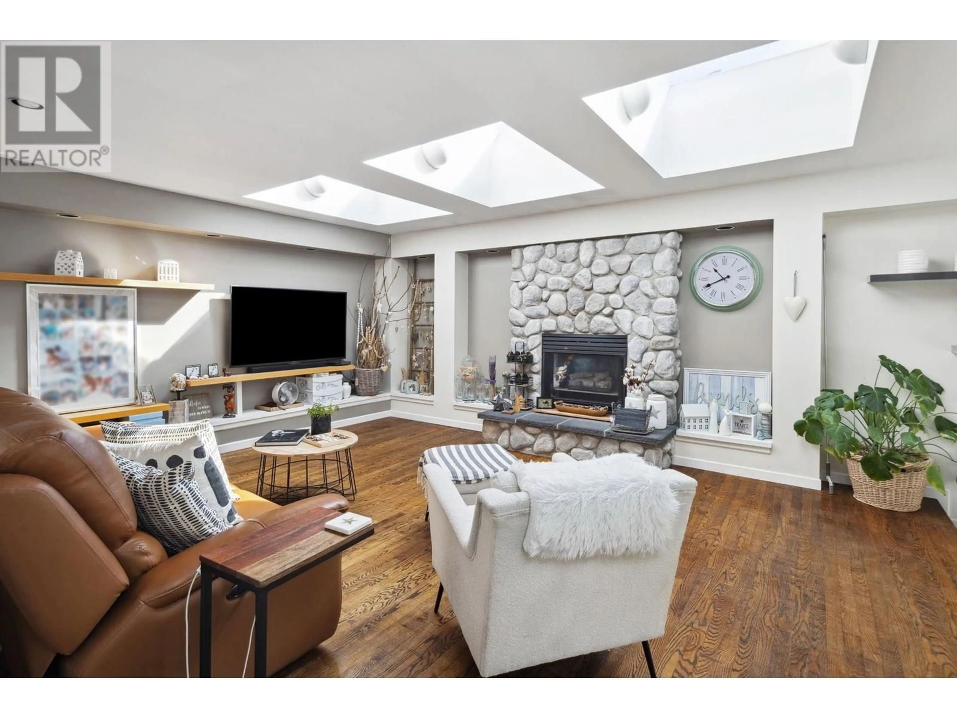Living room with furniture, unknown for 4874 11A AVENUE, Delta British Columbia V4M1Z4