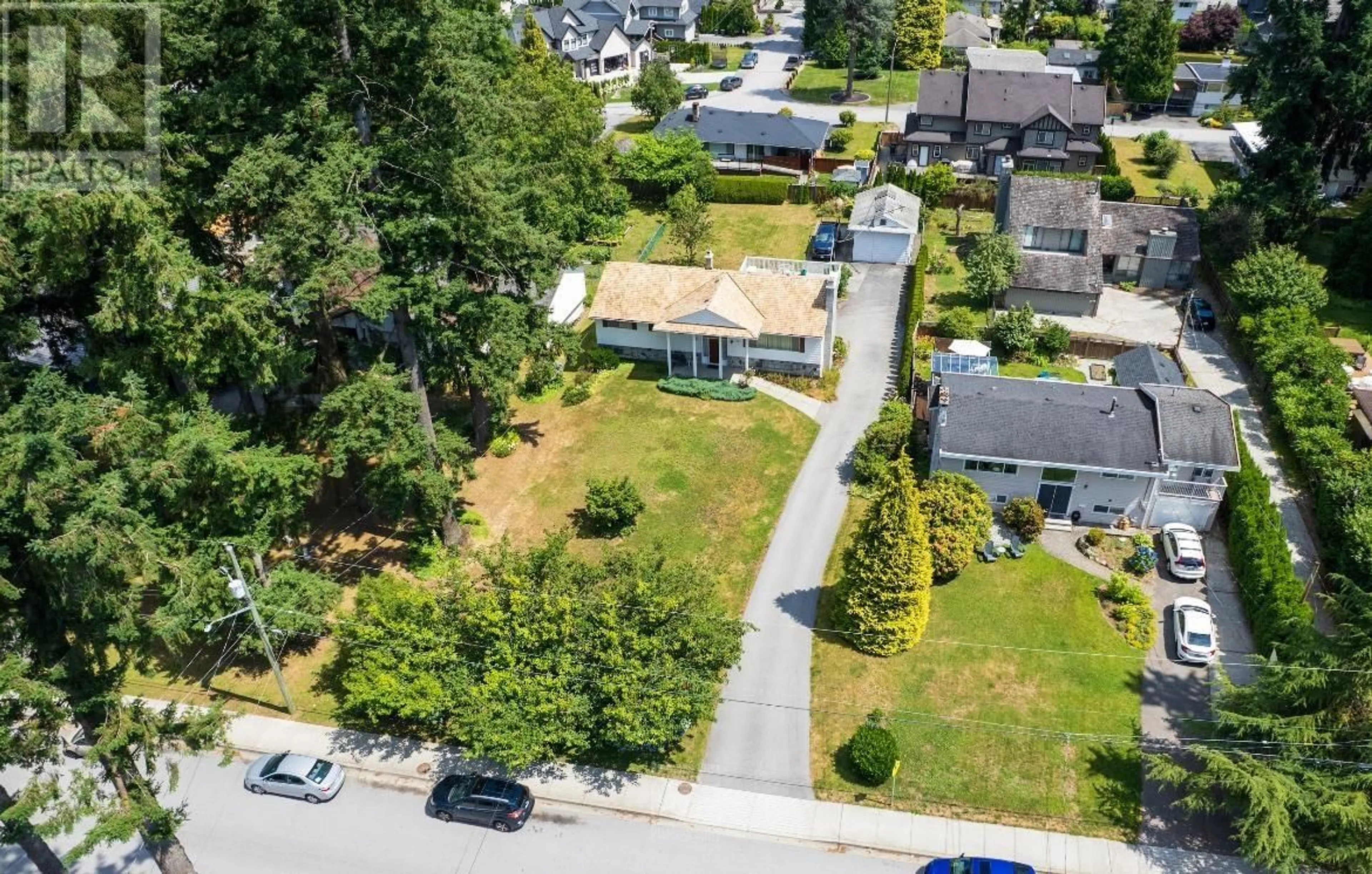 A pic from outside/outdoor area/front of a property/back of a property/a pic from drone, street for 945 LILLIAN STREET, Coquitlam British Columbia V3J5C6
