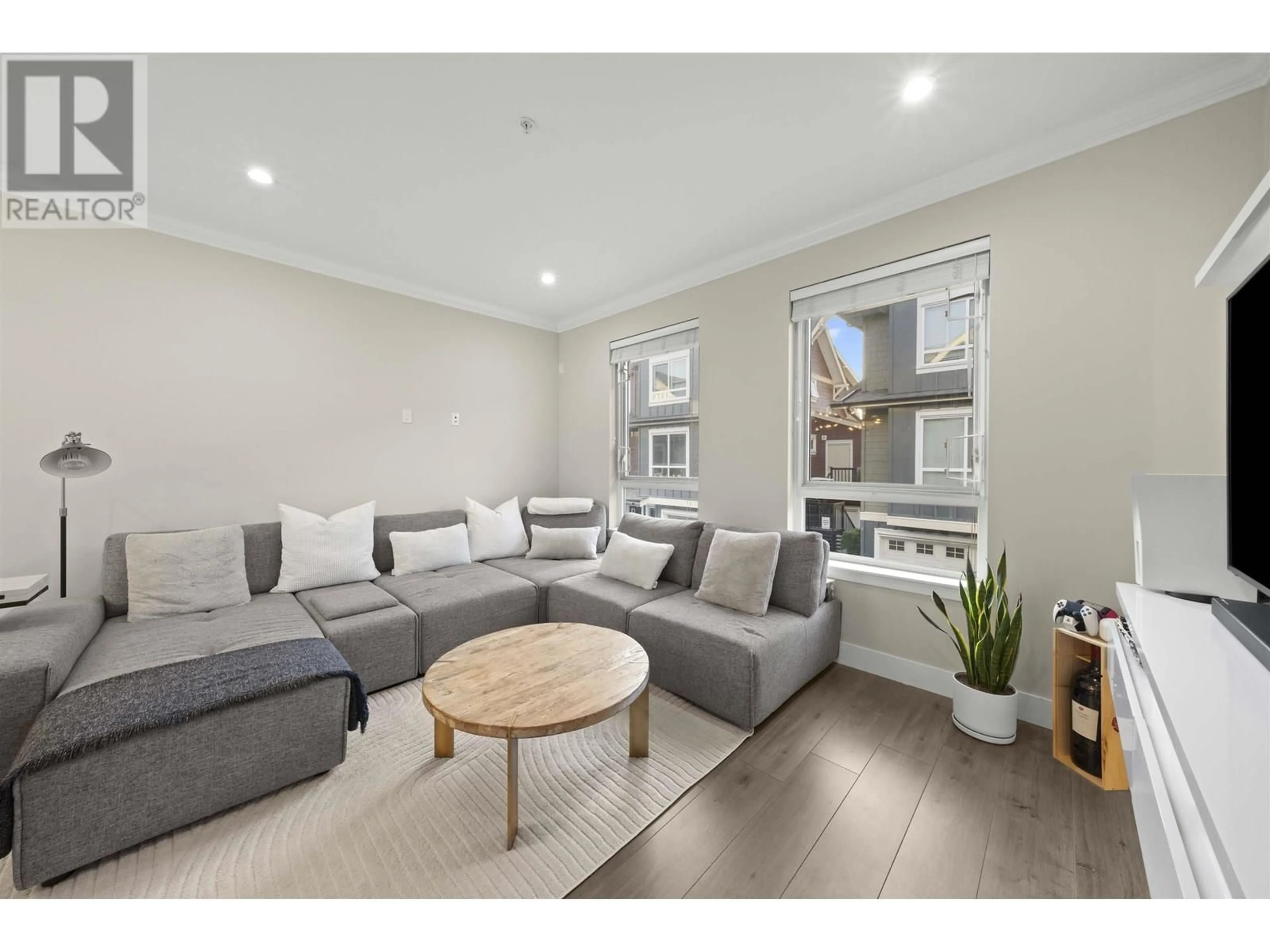Living room with furniture, unknown for 58 - 430 DUNCAN STREET, New Westminster British Columbia V3M0M2