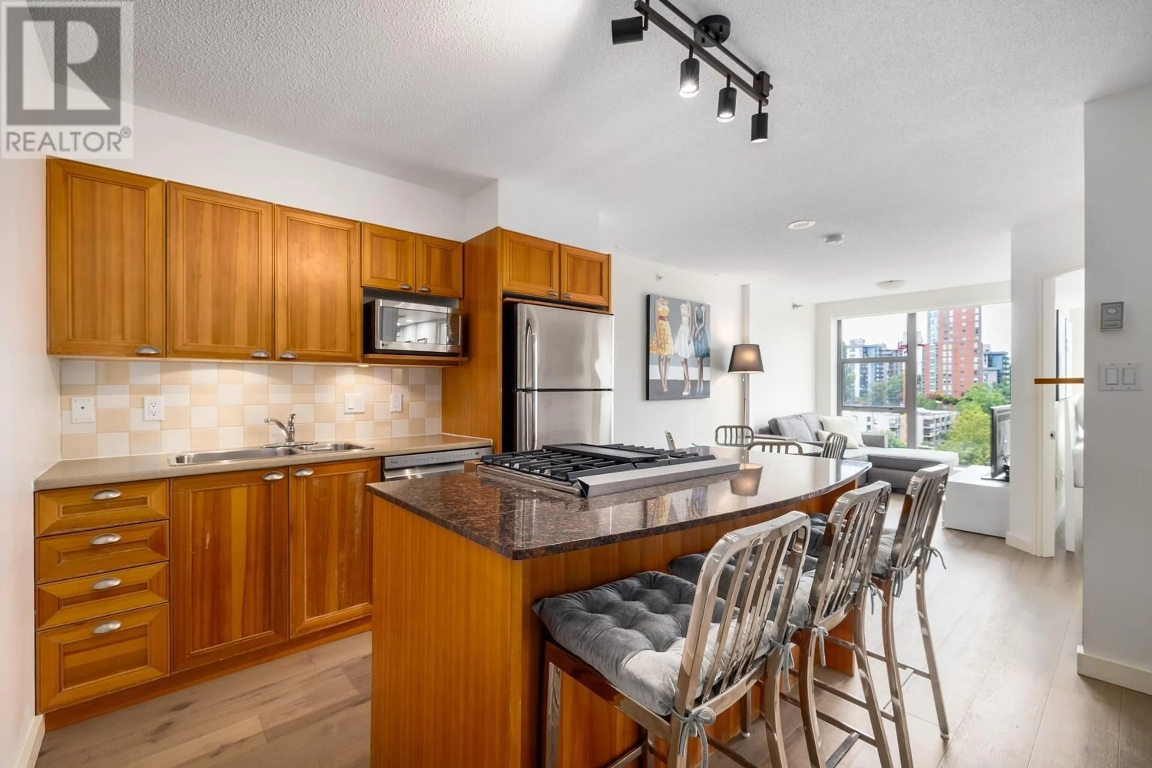 Open concept kitchen, ceramic/tile floor for 803 - 1723 ALBERNI STREET, Vancouver British Columbia V6G3G9