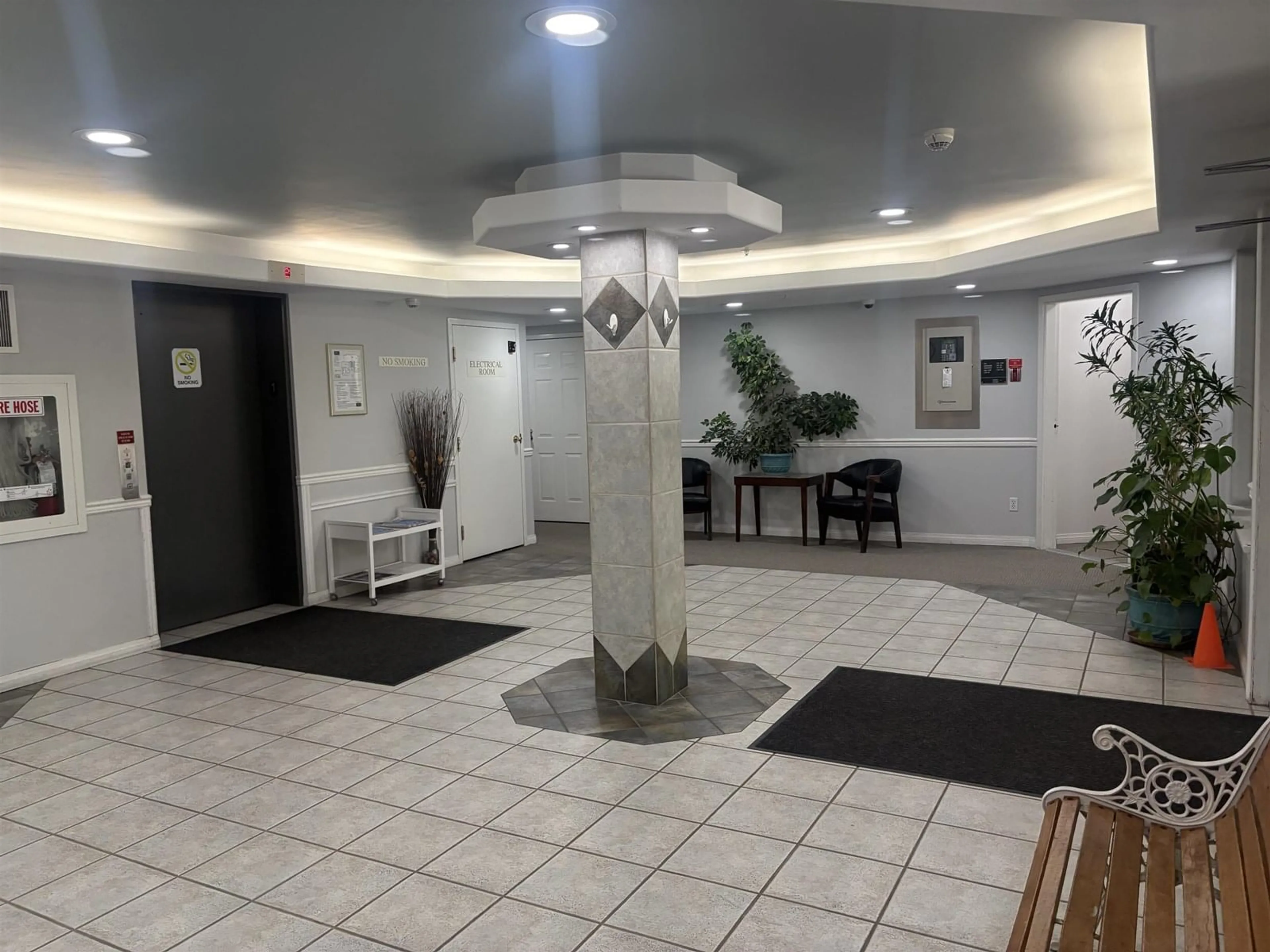 Lobby for 202 - 45745 PRINCESS AVENUE, Chilliwack British Columbia V2P2B5