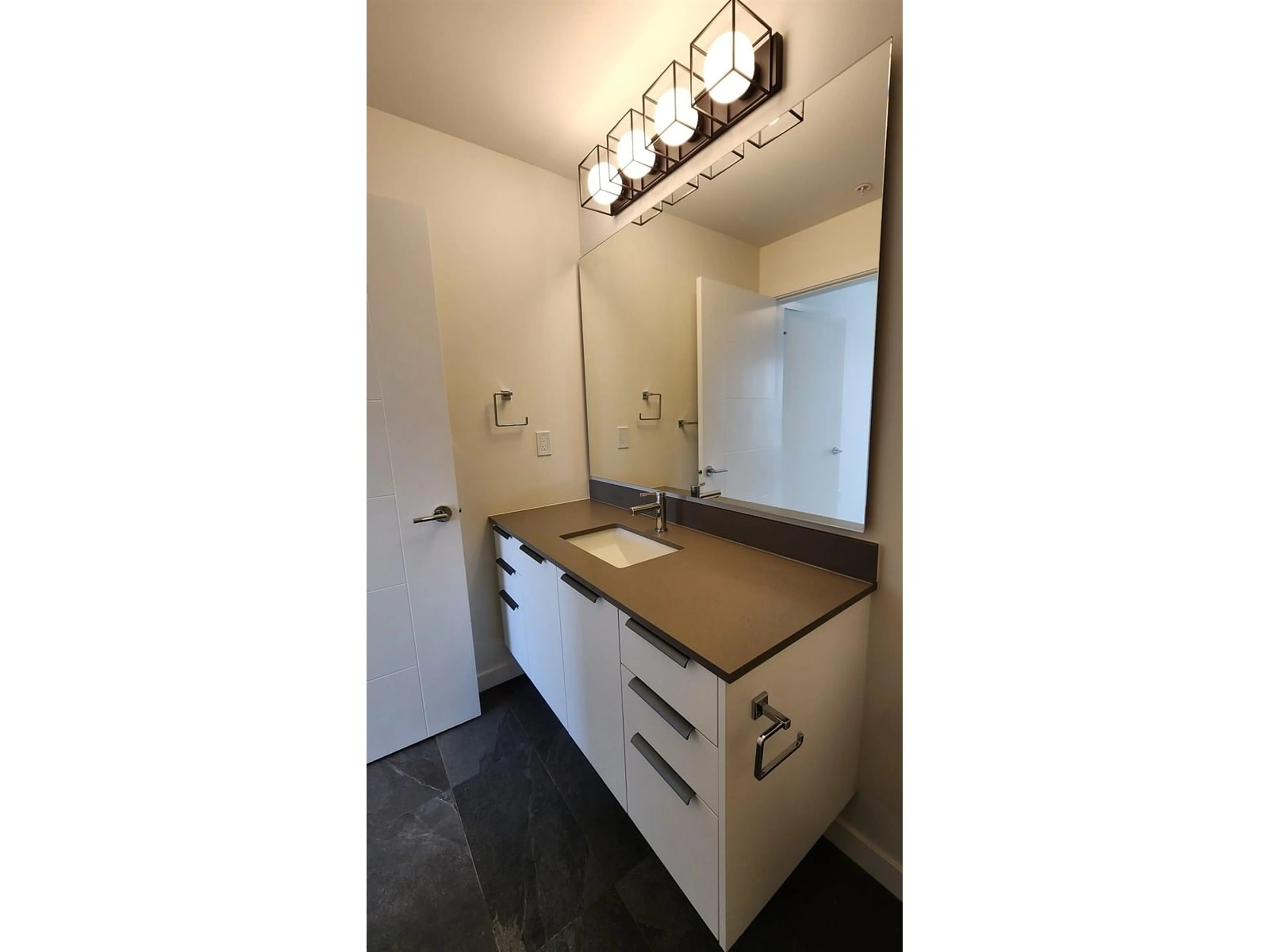 Standard bathroom, unknown for 515 - 7936 206, Langley British Columbia V2Y3X1