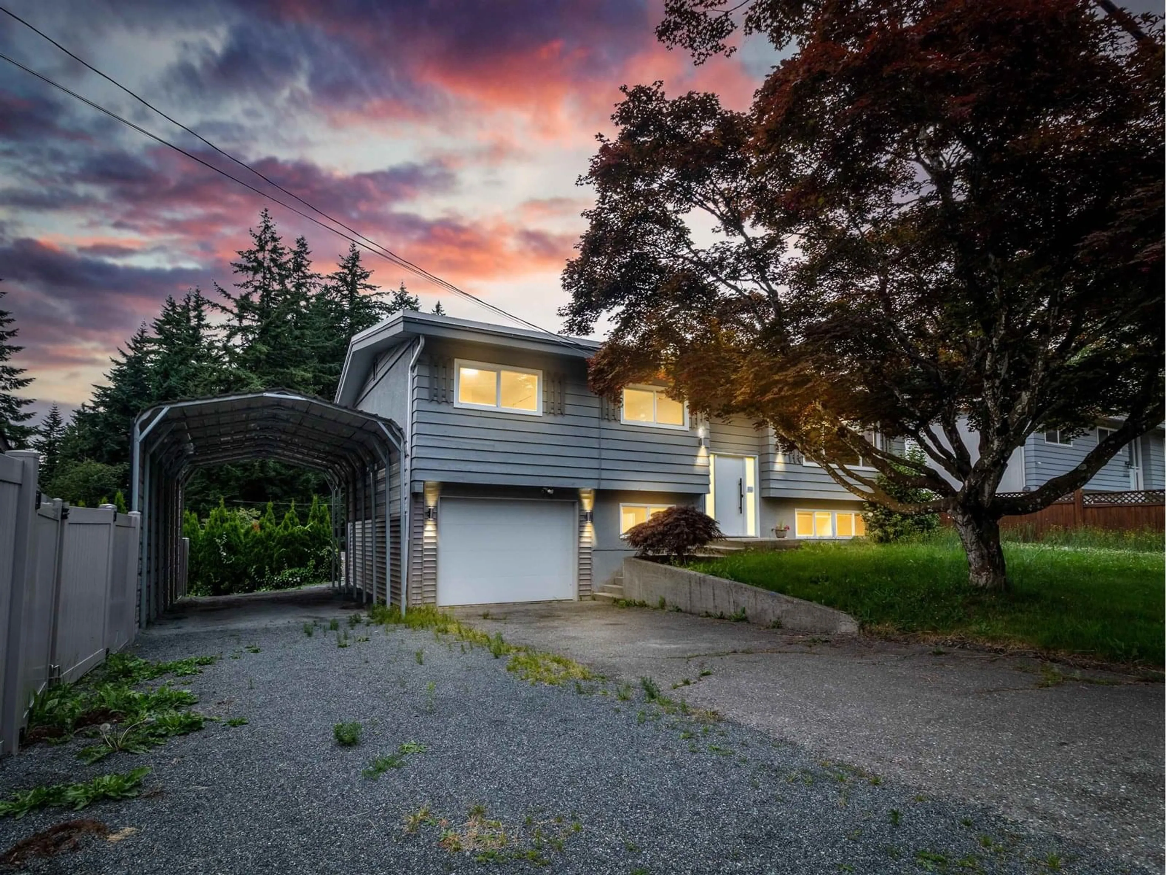 A pic from outside/outdoor area/front of a property/back of a property/a pic from drone, street for 34333 GEORGE FERGUSON, Abbotsford British Columbia V2S2N9