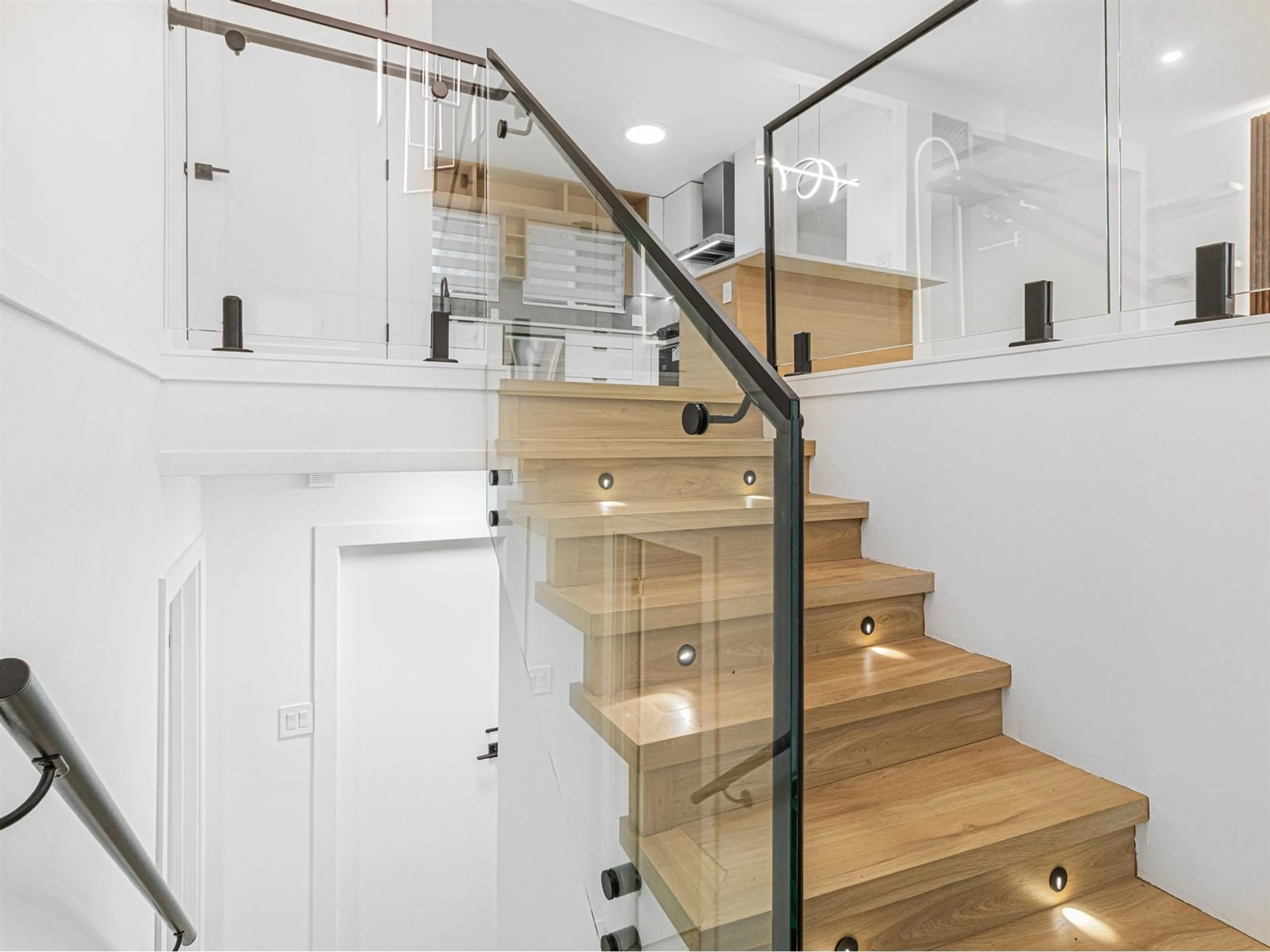 Stairs for 34333 GEORGE FERGUSON, Abbotsford British Columbia V2S2N9