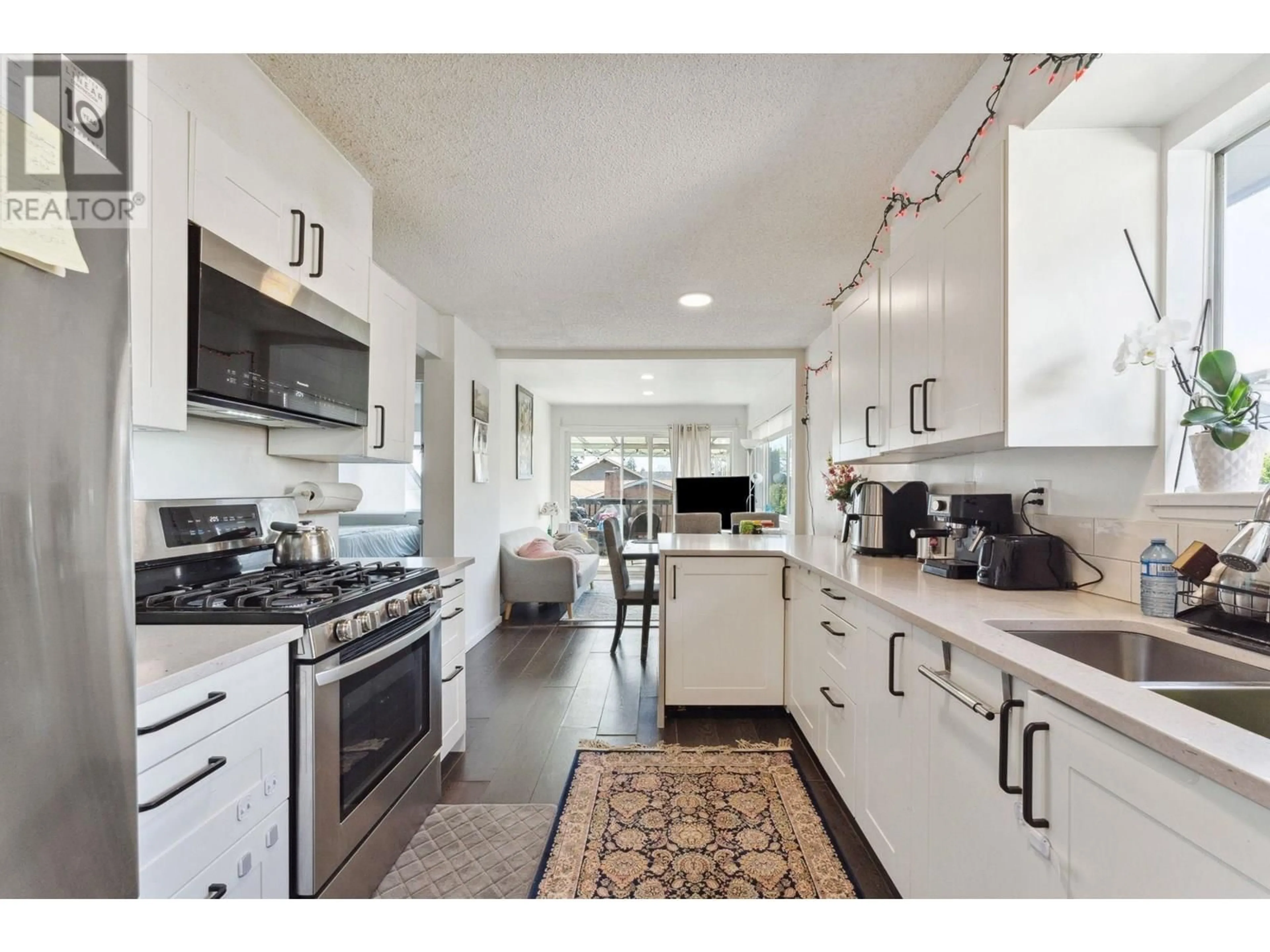 Open concept kitchen, ceramic/tile floor for 1949 MAHON AVENUE, North Vancouver British Columbia V7M2T4