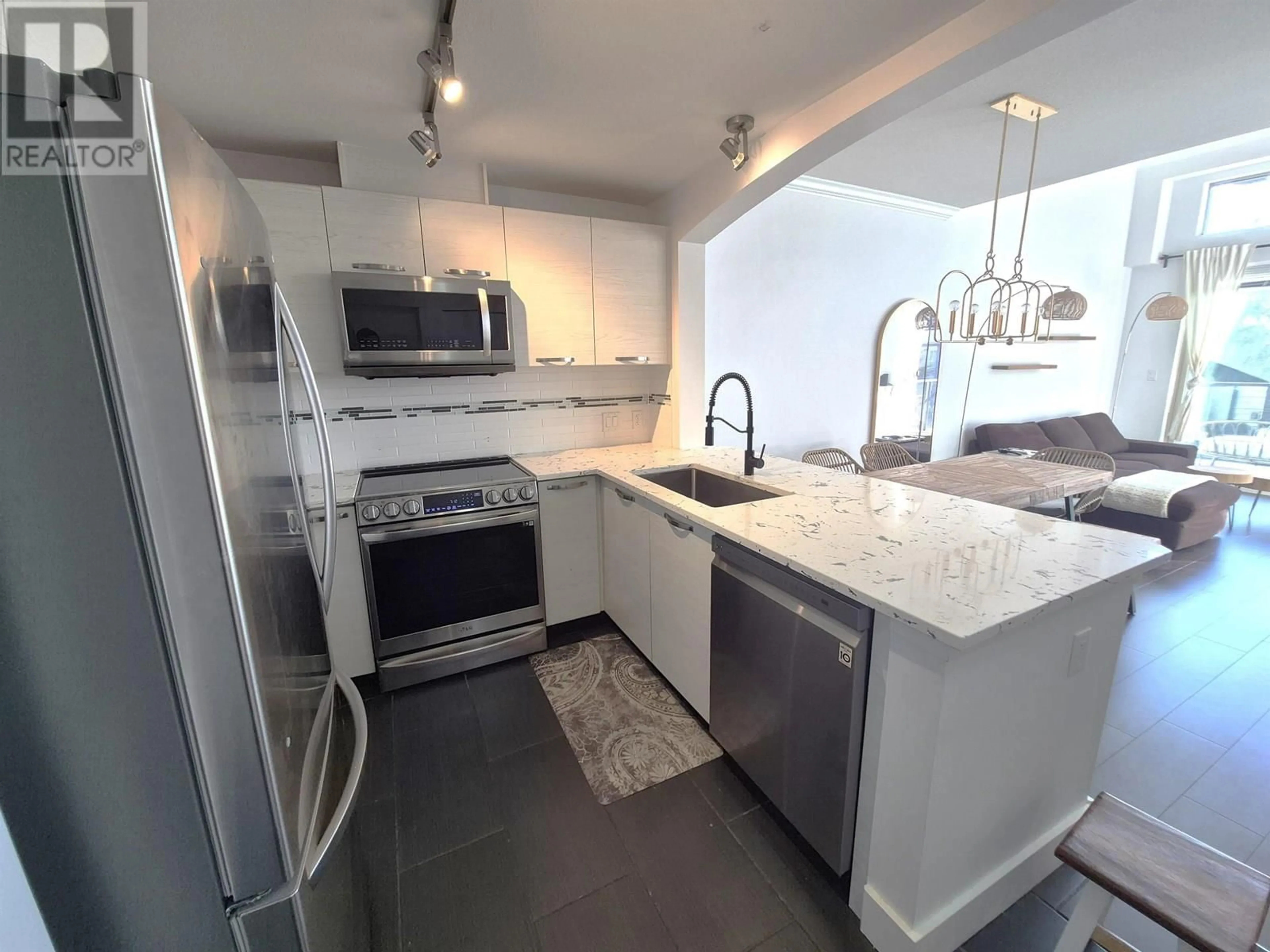 Open concept kitchen, ceramic/tile floor for 405 - 7478 BYRNEPARK WALK, Burnaby British Columbia V3N0B5