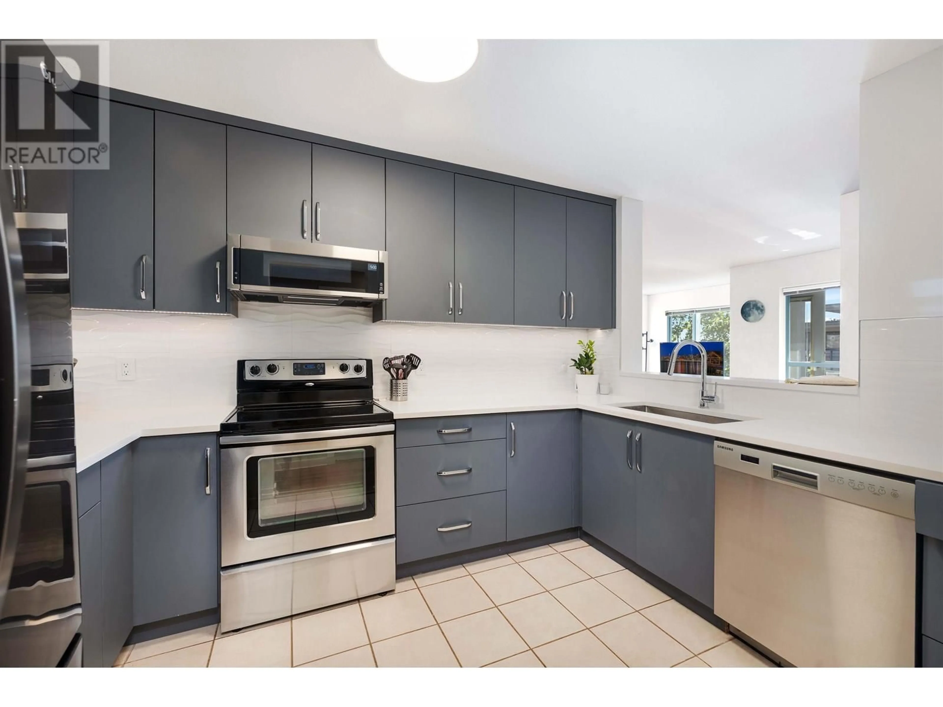 Unknown for 302 - 1085 17TH STREET, North Vancouver British Columbia V7P3R3