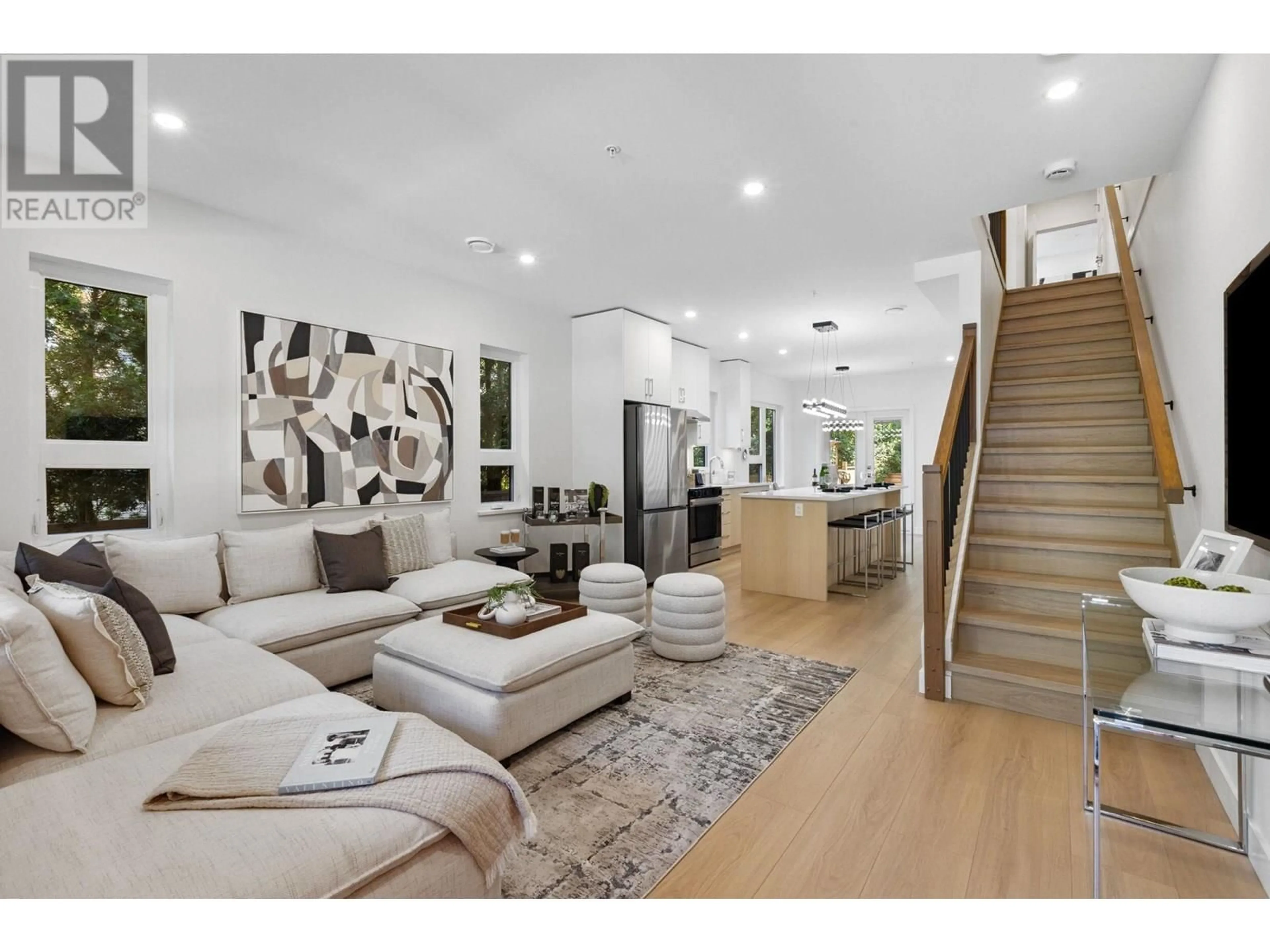 Living room with furniture, unknown for 846 ST. DENIS AVENUE, North Vancouver British Columbia V7J2G4