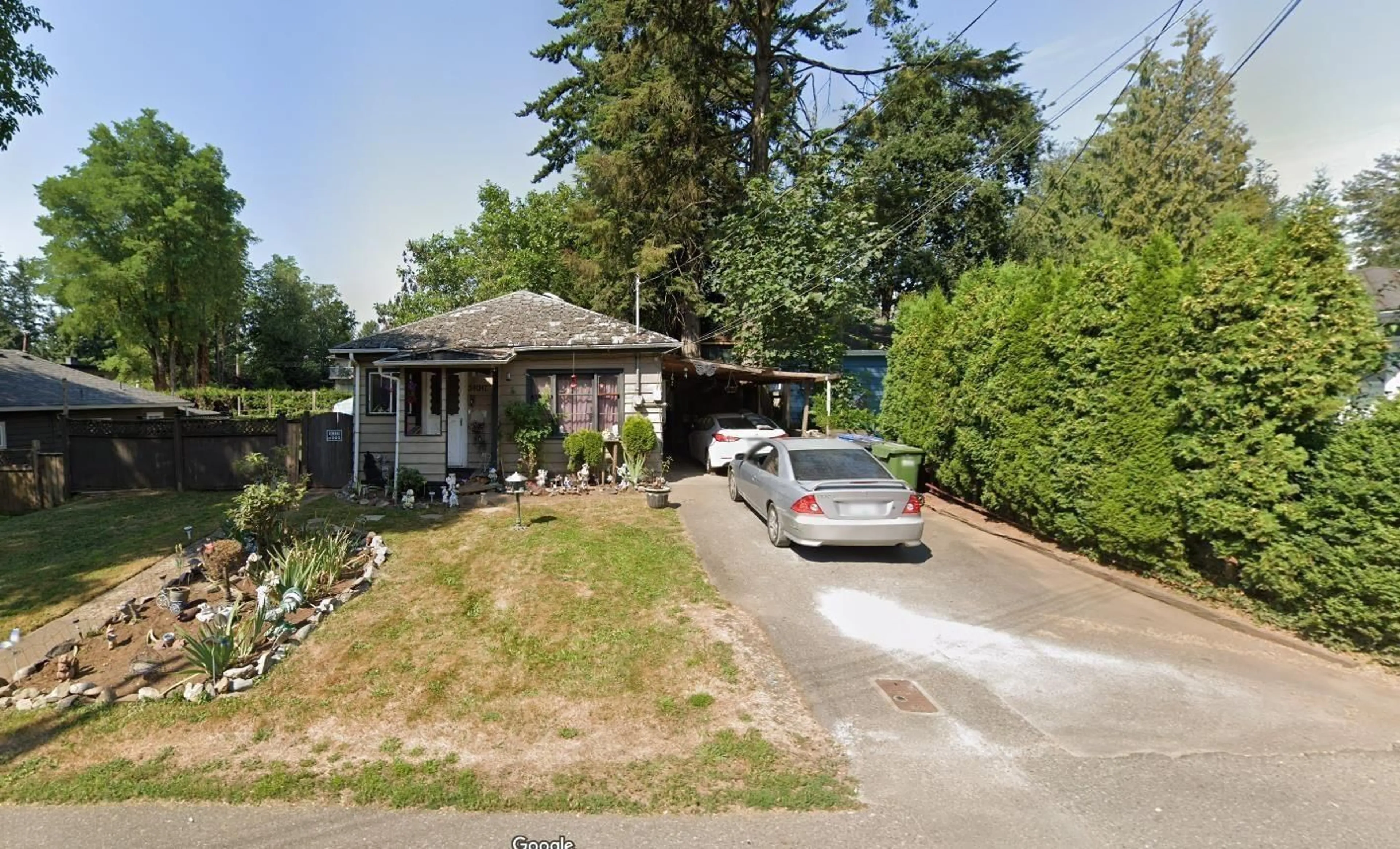 A pic from outside/outdoor area/front of a property/back of a property/a pic from drone, street for 34041 WAVELL, Abbotsford British Columbia V2S1R4