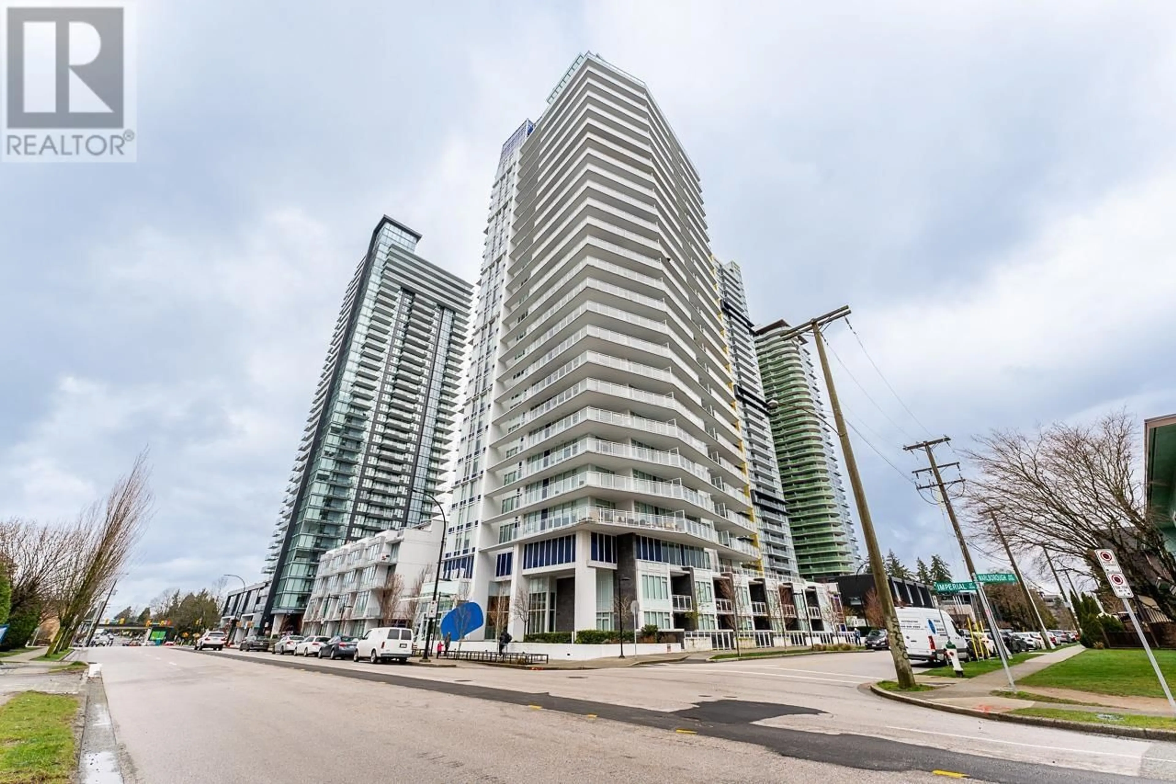 Indoor foyer for 407 - 5051 IMPERIAL STREET, Burnaby British Columbia V5J0J3