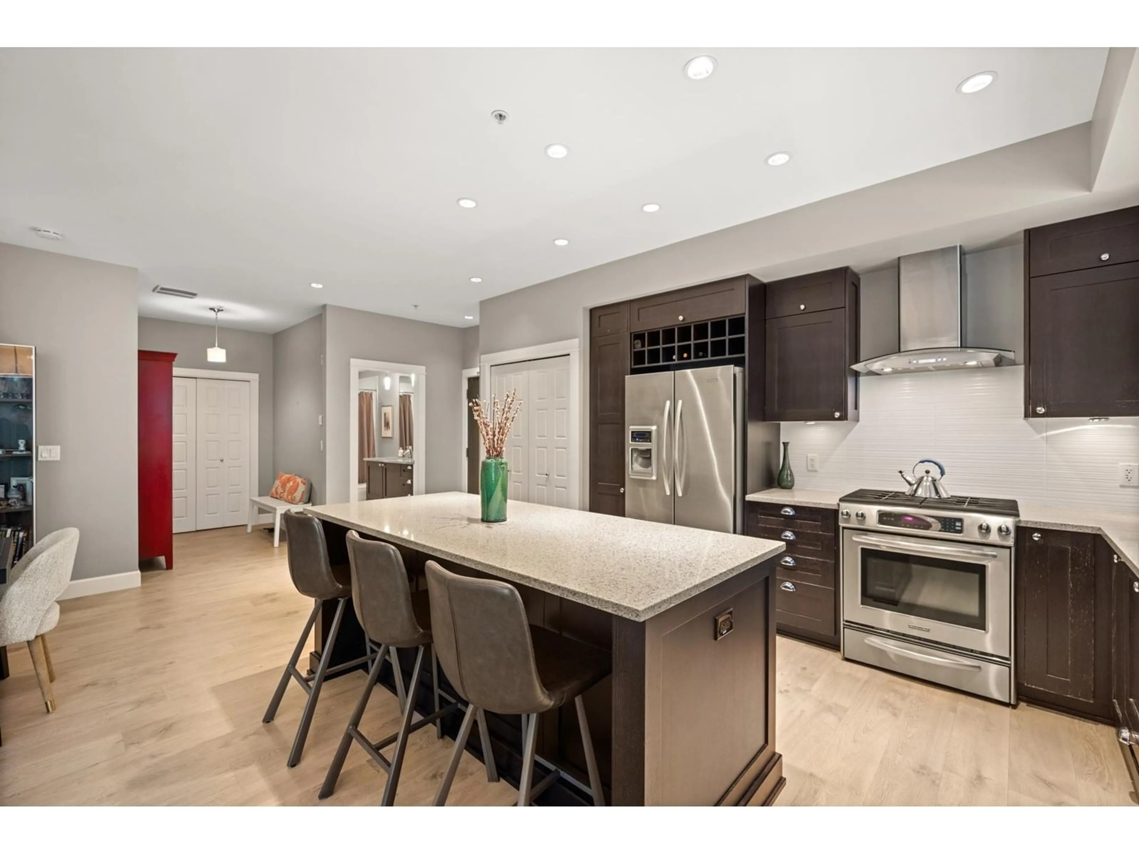 Open concept kitchen, ceramic/tile floor for 113 - 15185 36, Surrey British Columbia V3Z4R3