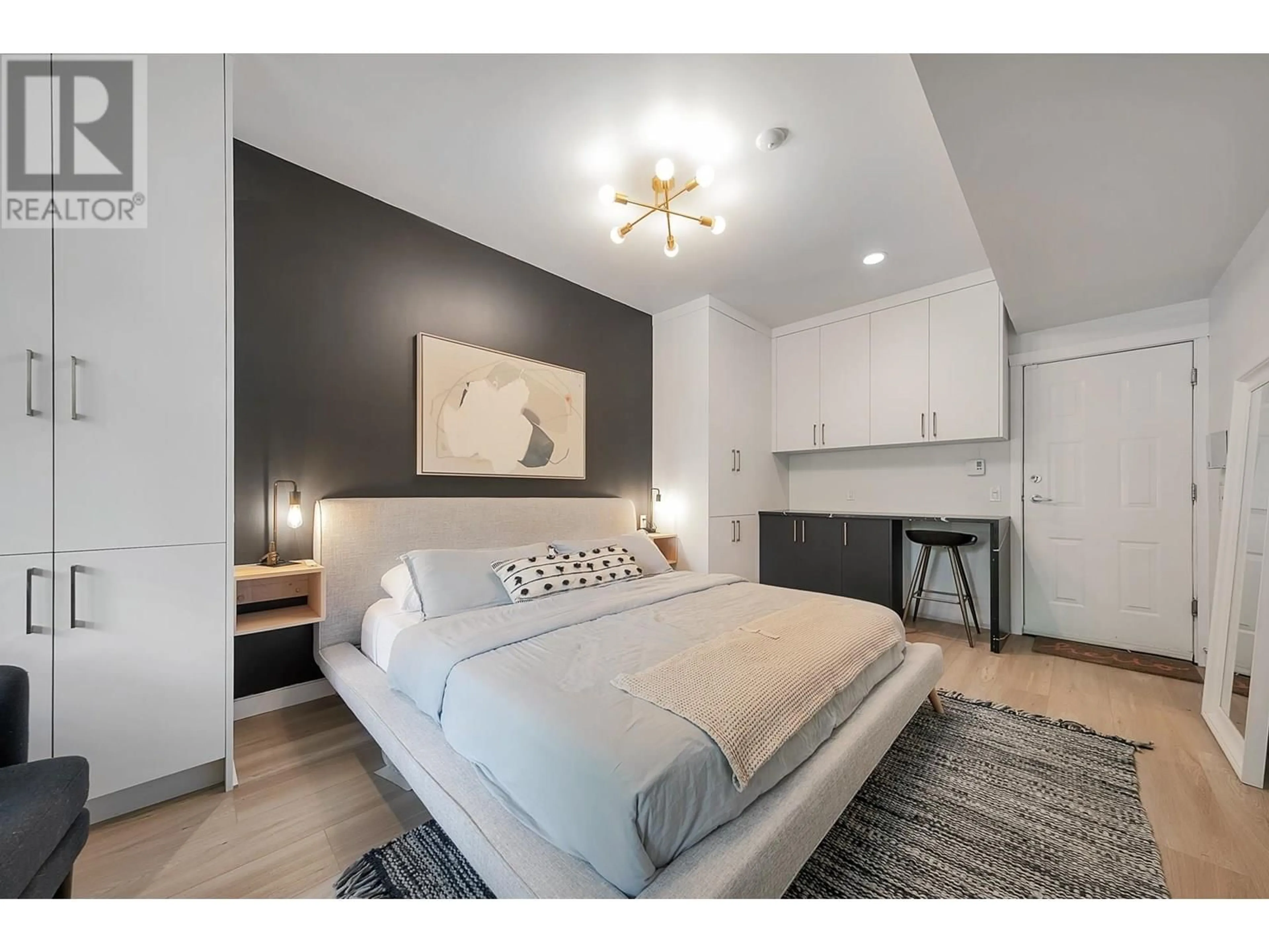 Bedroom with bed, wood/laminate floor for 19 - 55 HAWTHORN DRIVE, Port Moody British Columbia V3H0B3