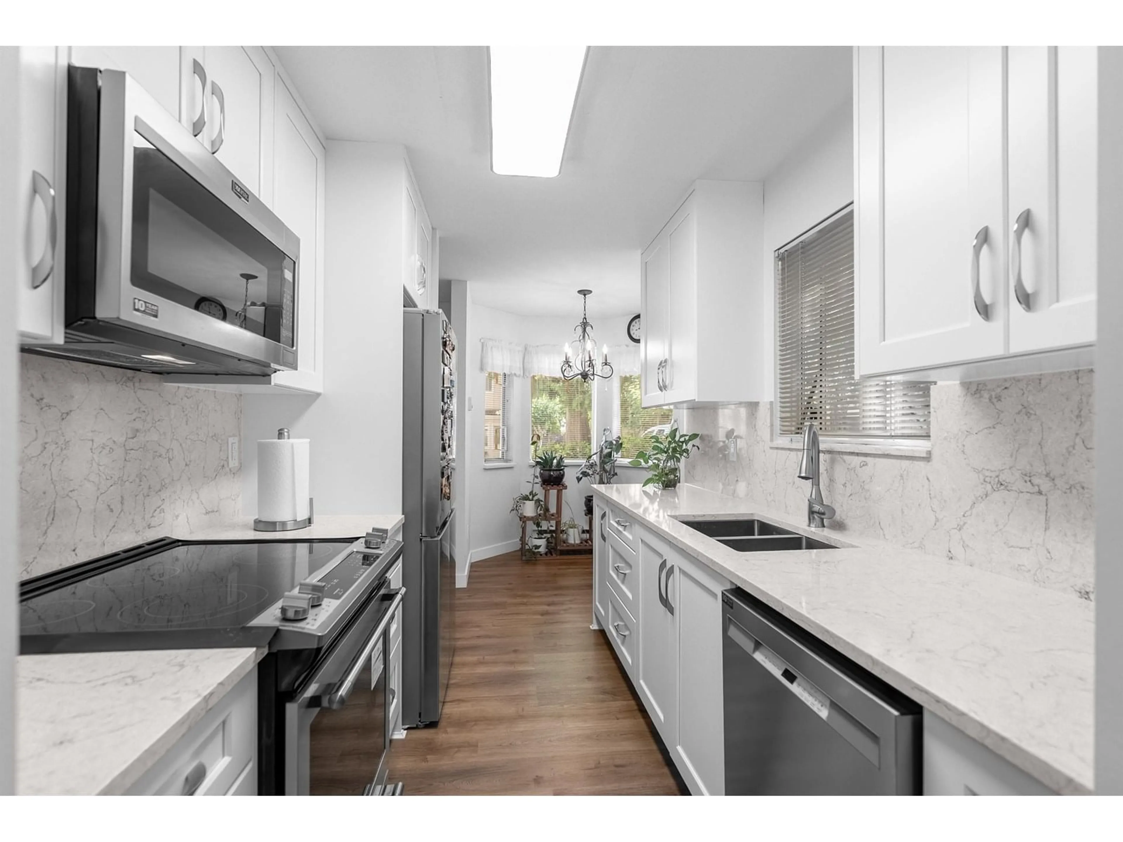 Open concept kitchen, unknown for 3 - 10056 154, Surrey British Columbia V3R4J6