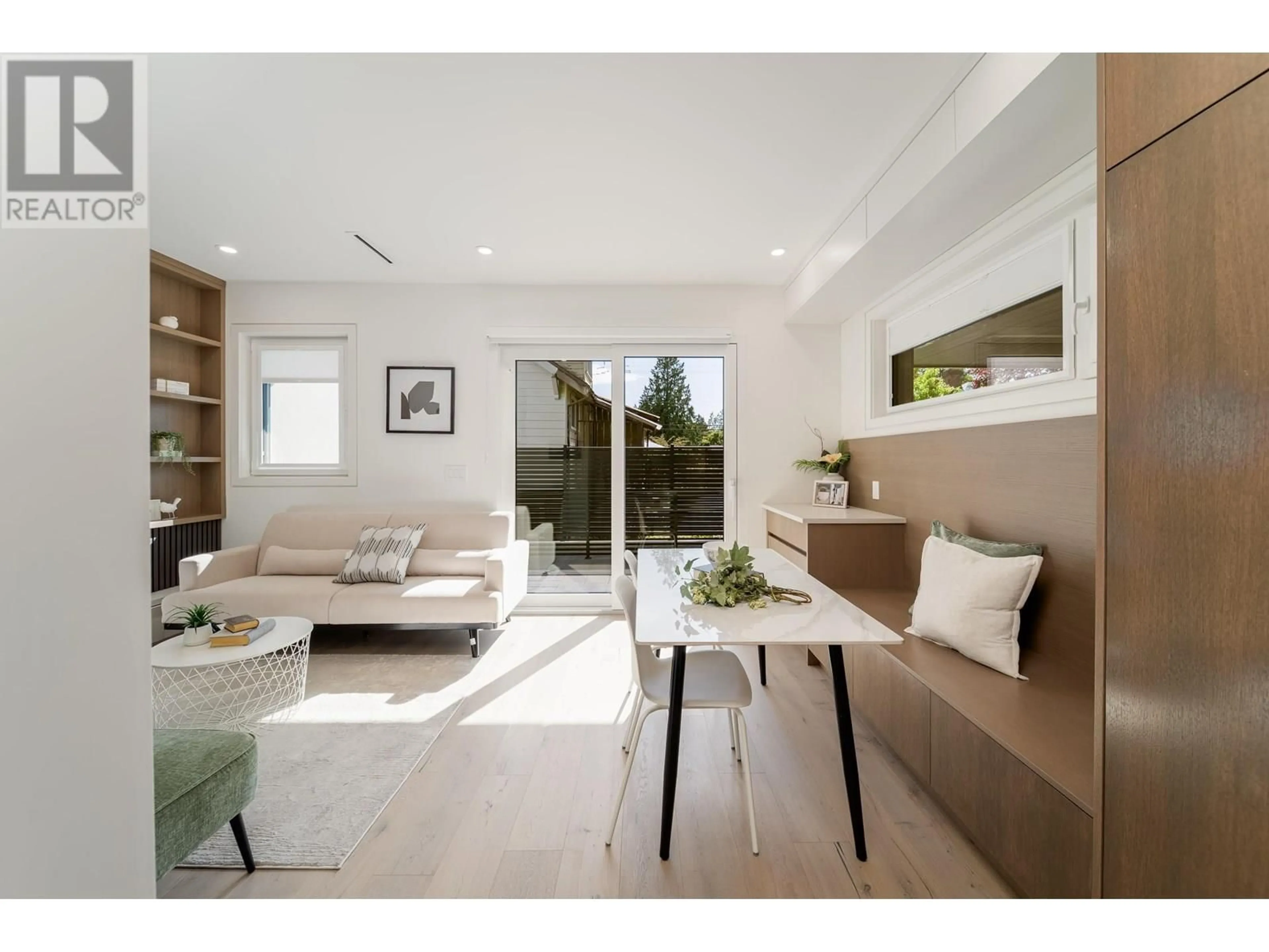 Living room with furniture, unknown for 3 - 817 ST. ANDREWS STREET, New Westminster British Columbia V3M1V9