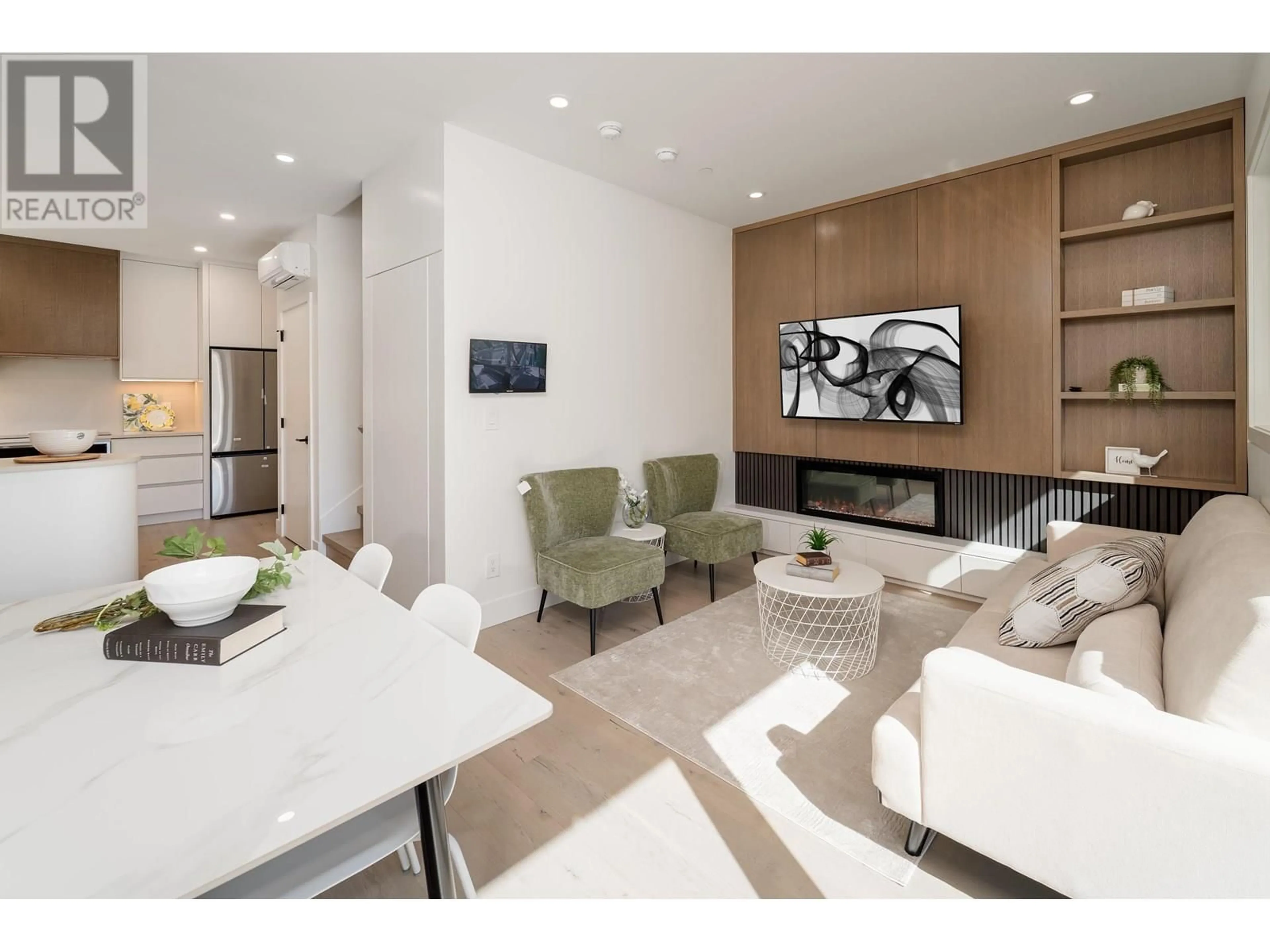 Living room with furniture, unknown for 3 - 817 ST. ANDREWS STREET, New Westminster British Columbia V3M1V9