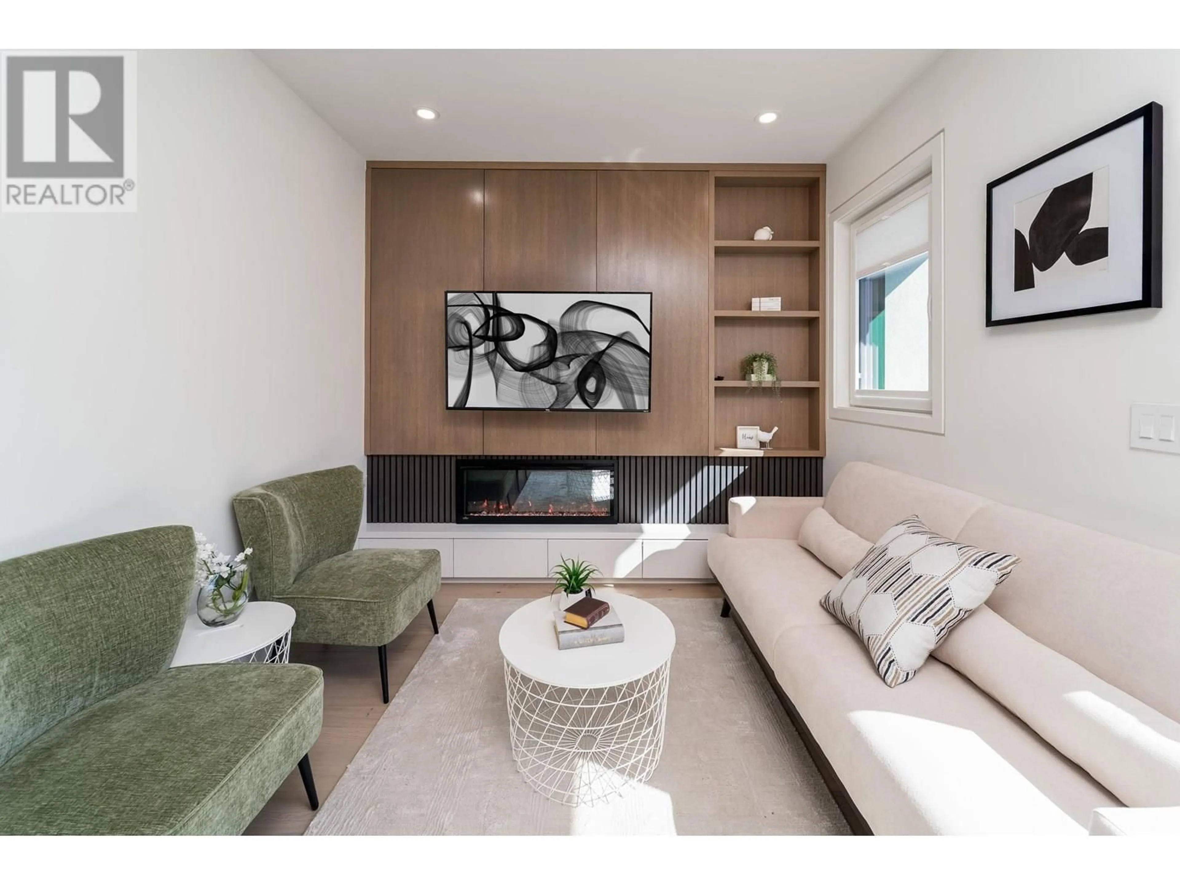 Living room with furniture, unknown for 3 - 817 ST. ANDREWS STREET, New Westminster British Columbia V3M1V9