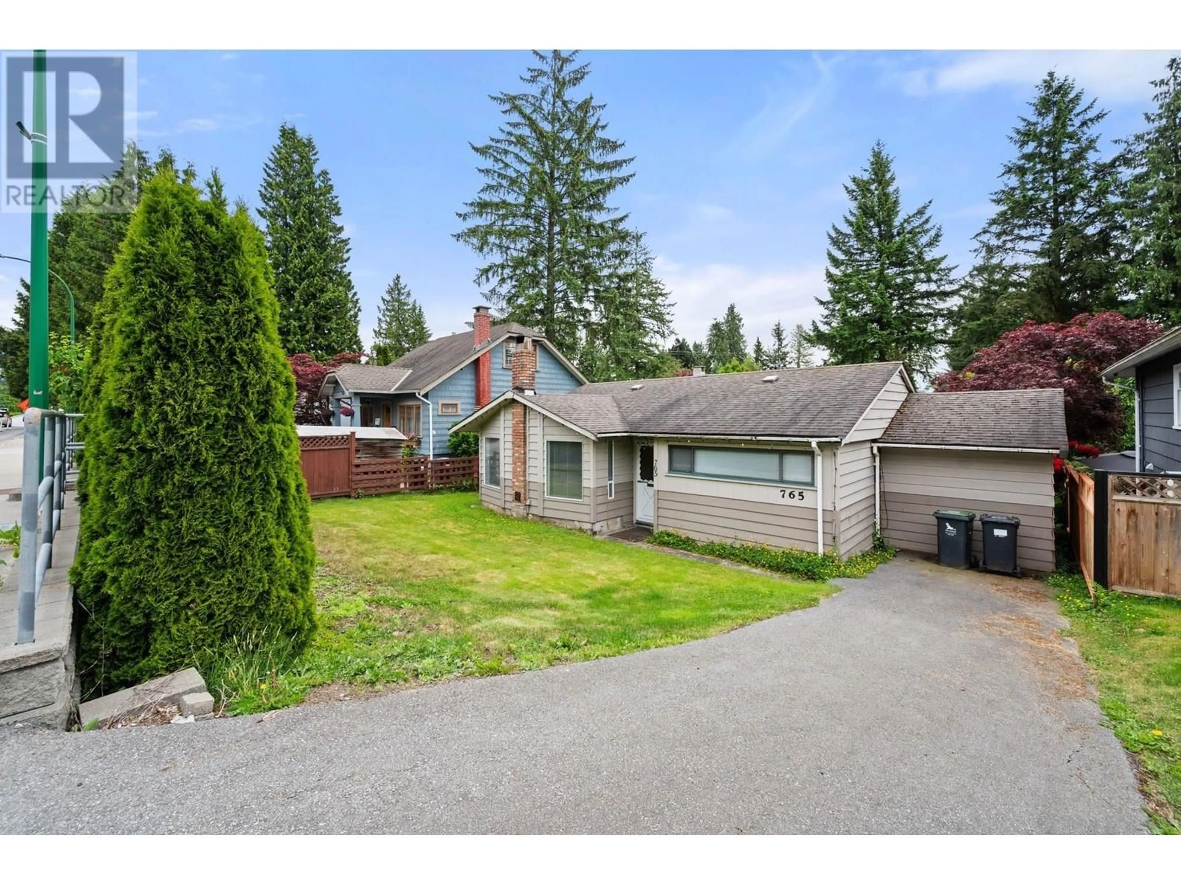 A pic from outside/outdoor area/front of a property/back of a property/a pic from drone, mountain view for 765 LYNN VALLEY ROAD, North Vancouver British Columbia V7J1Z5
