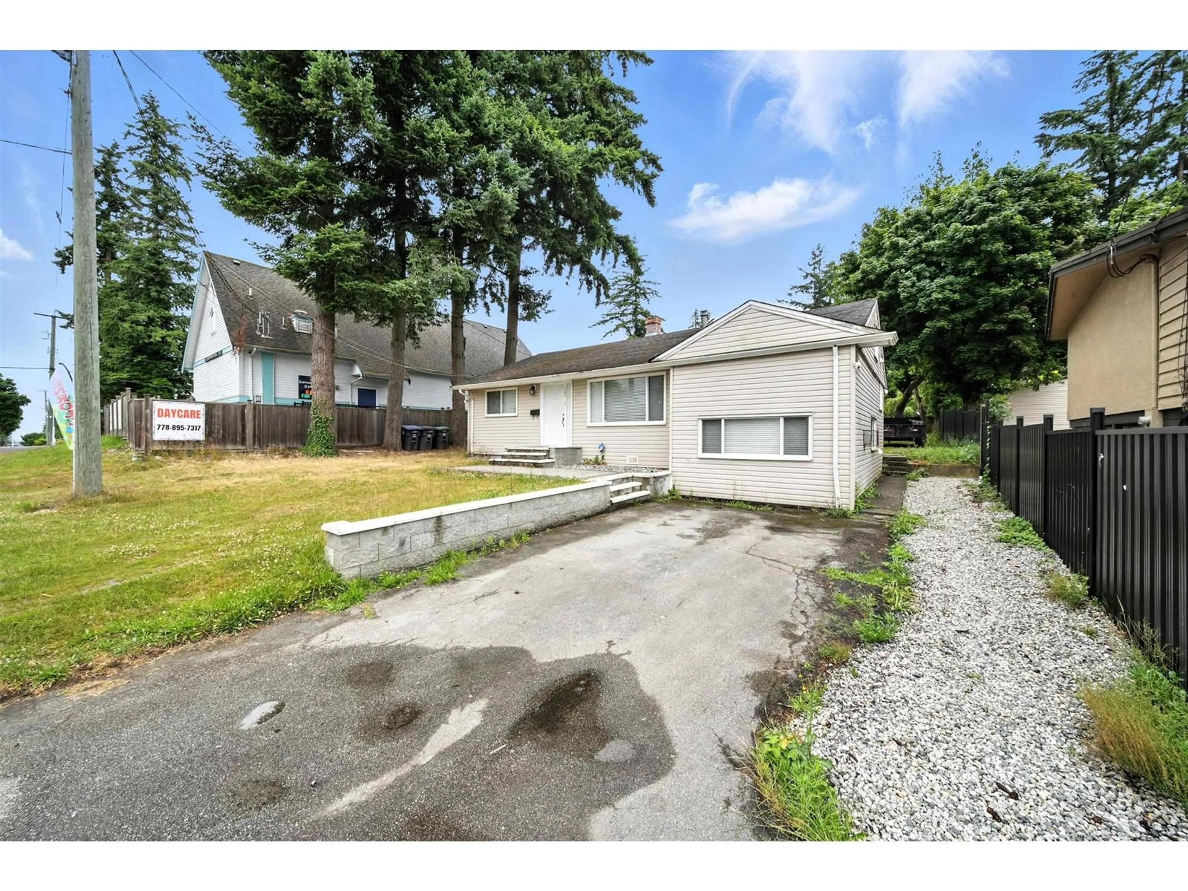 A pic from outside/outdoor area/front of a property/back of a property/a pic from drone, street for 14032 GROSVENOR, Surrey British Columbia V3R5G5