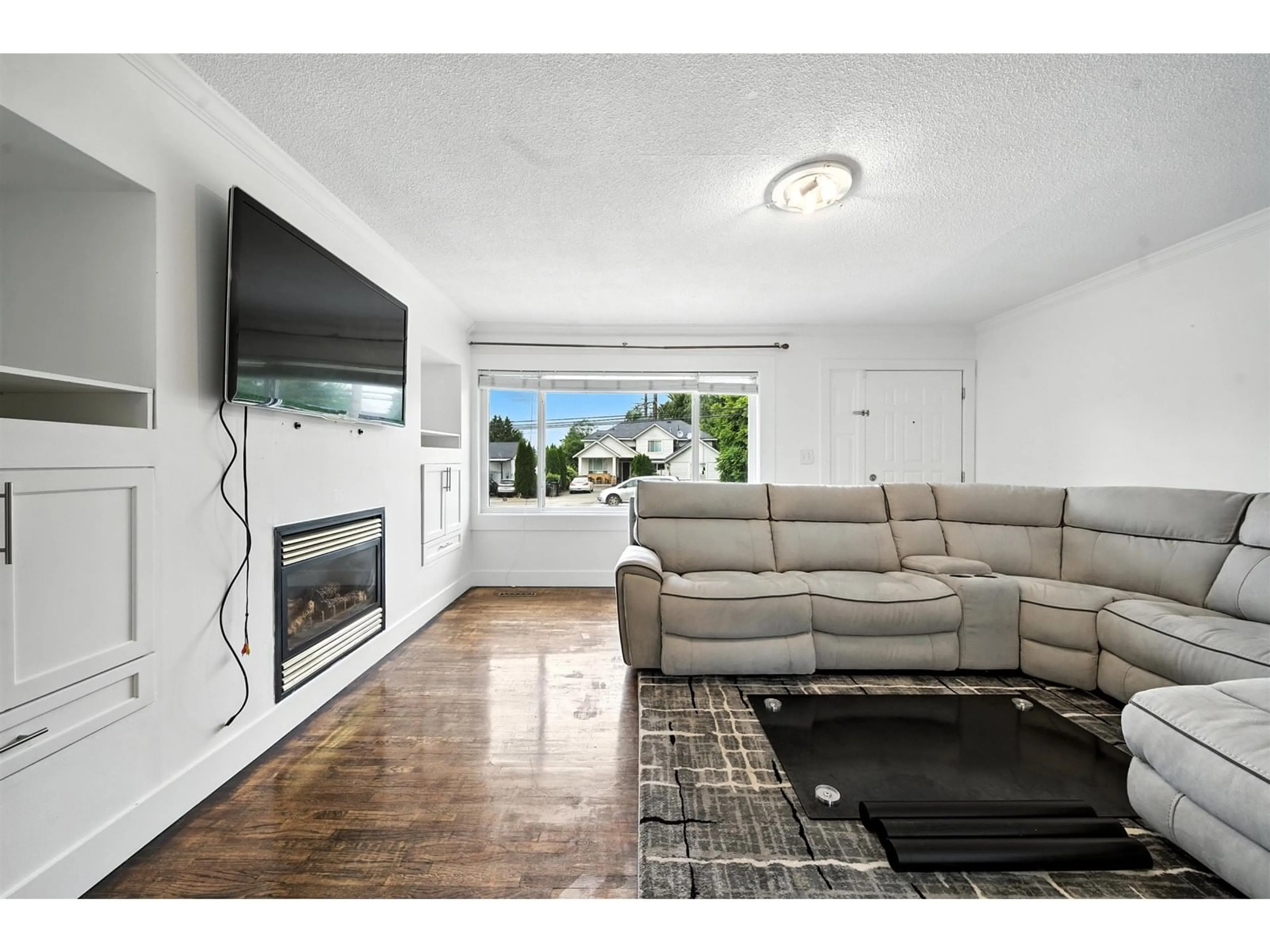 Living room with furniture, unknown for 14032 GROSVENOR, Surrey British Columbia V3R5G5