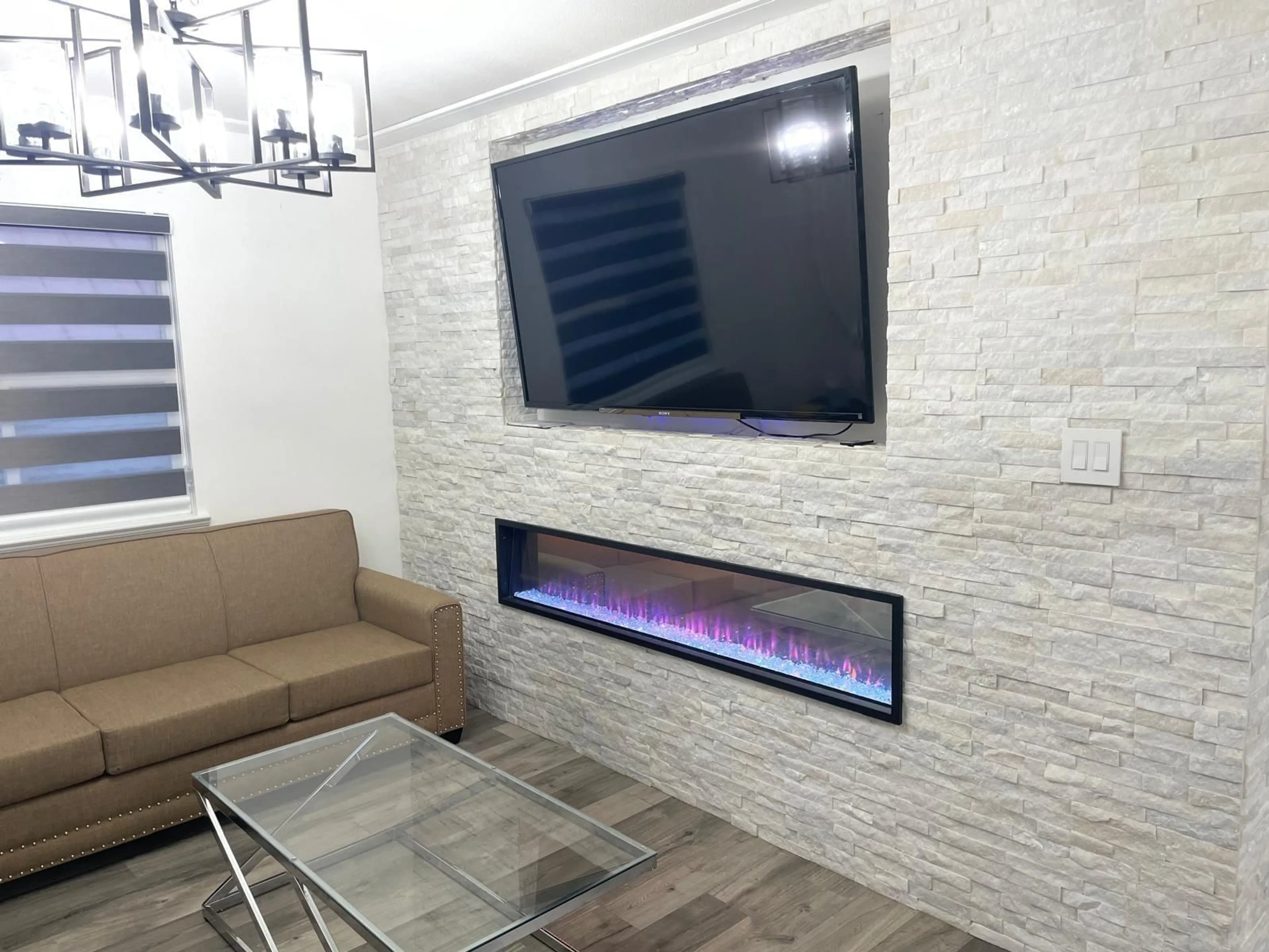 Home theater for 14784 GORDON, White Rock British Columbia V4B2A7