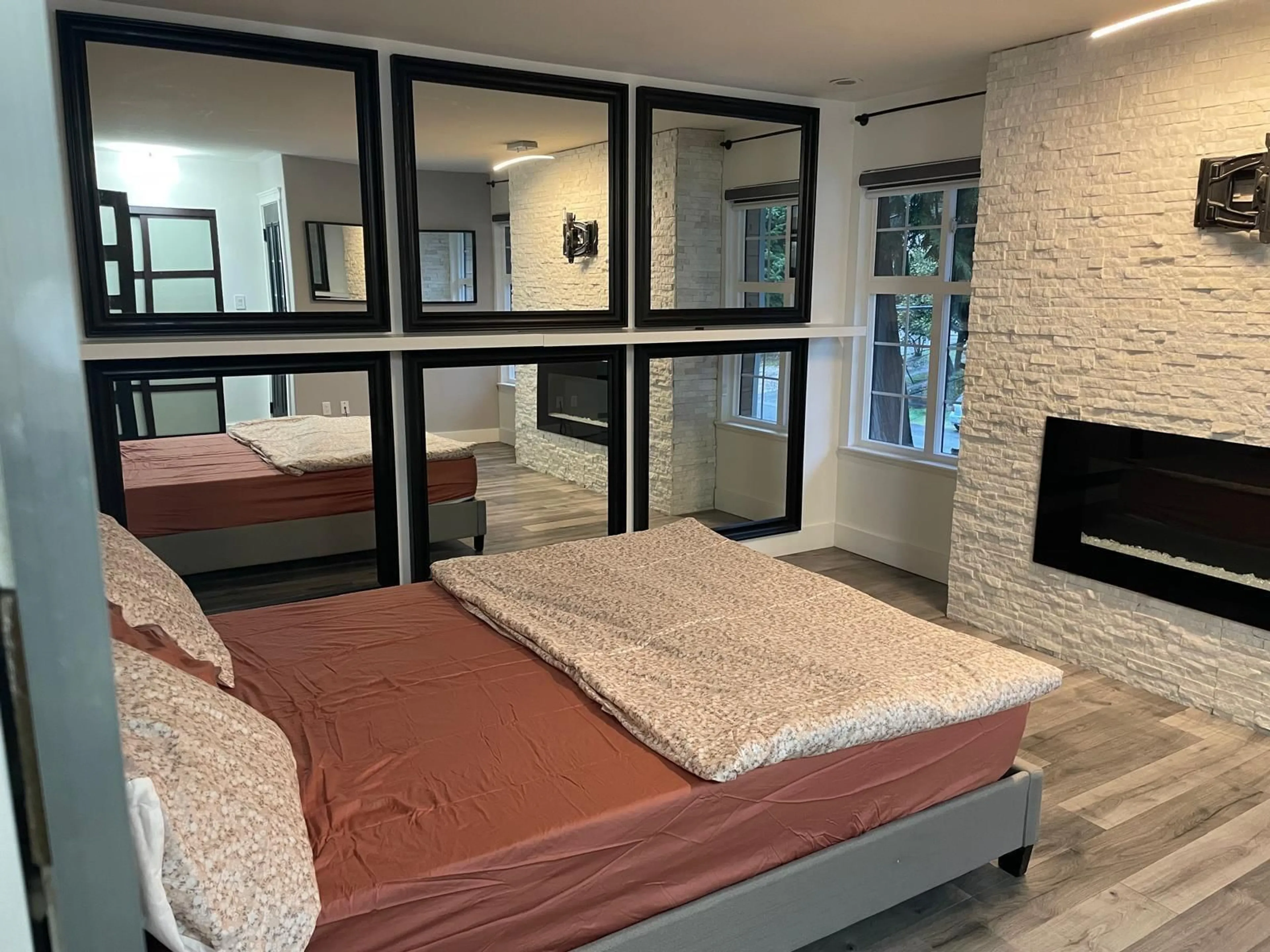 Bedroom with bed, unknown for 14784 GORDON, White Rock British Columbia V4B2A7
