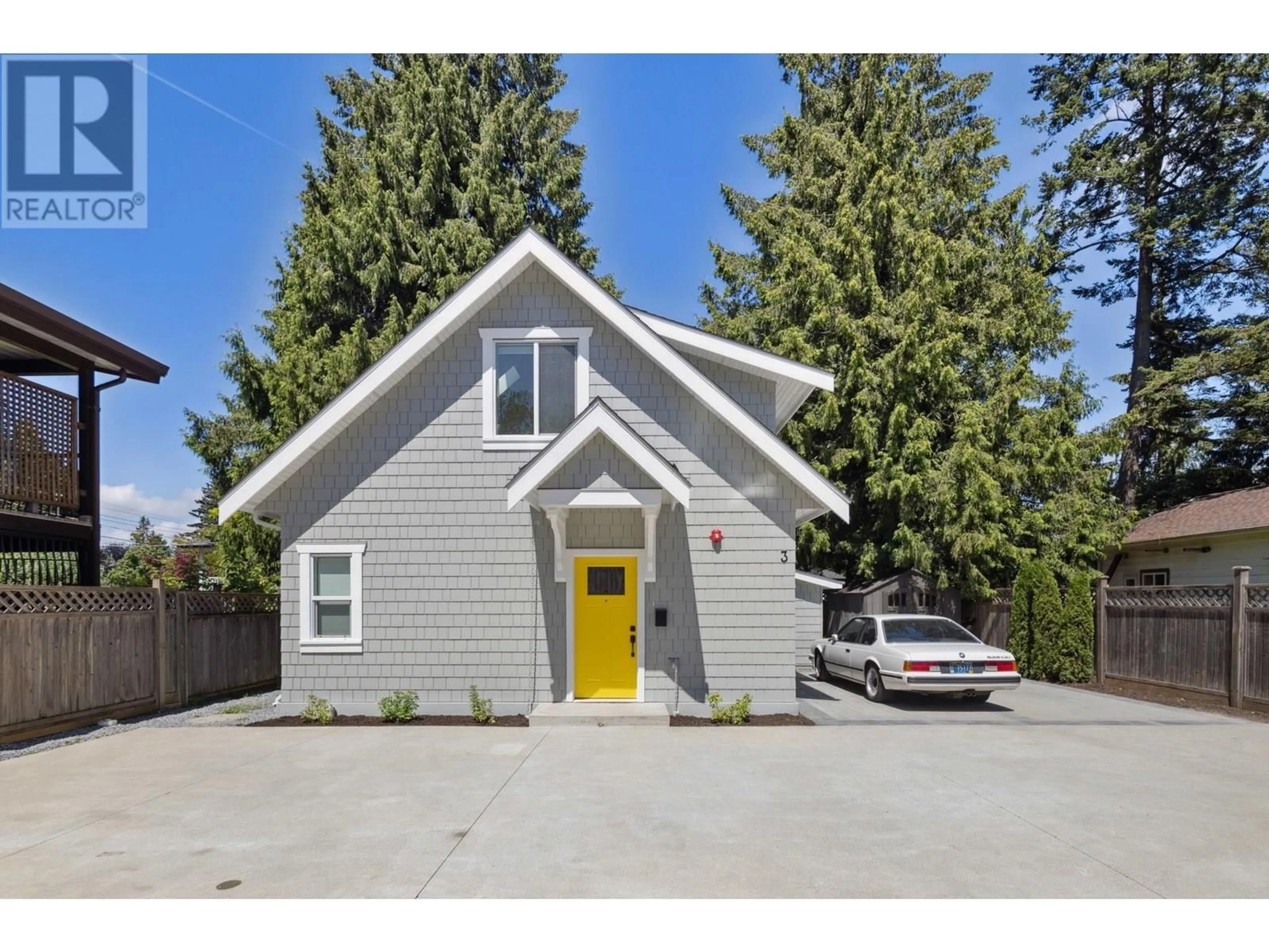 Home with vinyl exterior material, street for 413 SEVENTH AVENUE, New Westminster British Columbia V3L1W6
