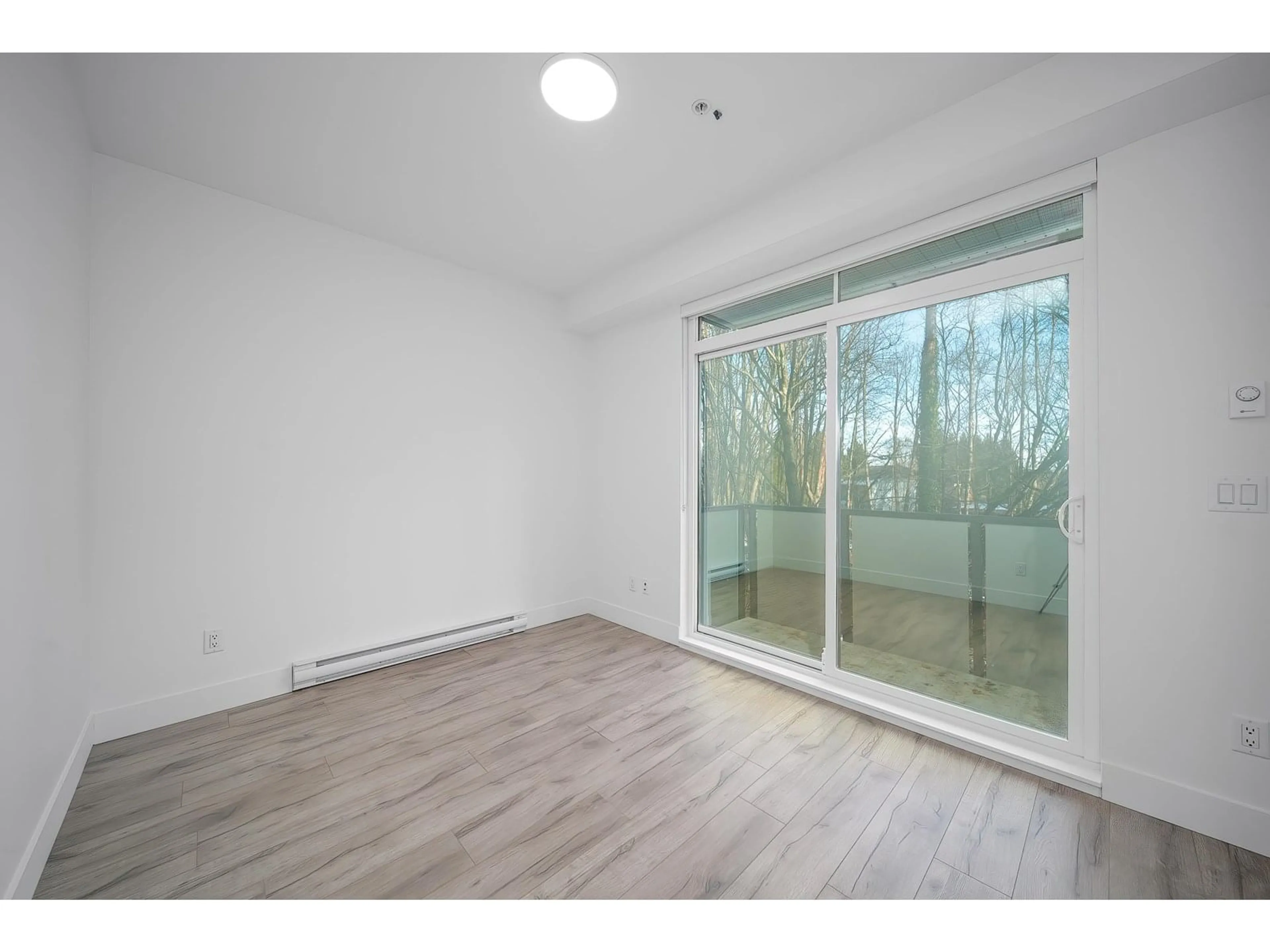 A pic of a room for 30 - 6328 KING GEORGE, Surrey British Columbia V3X1E6