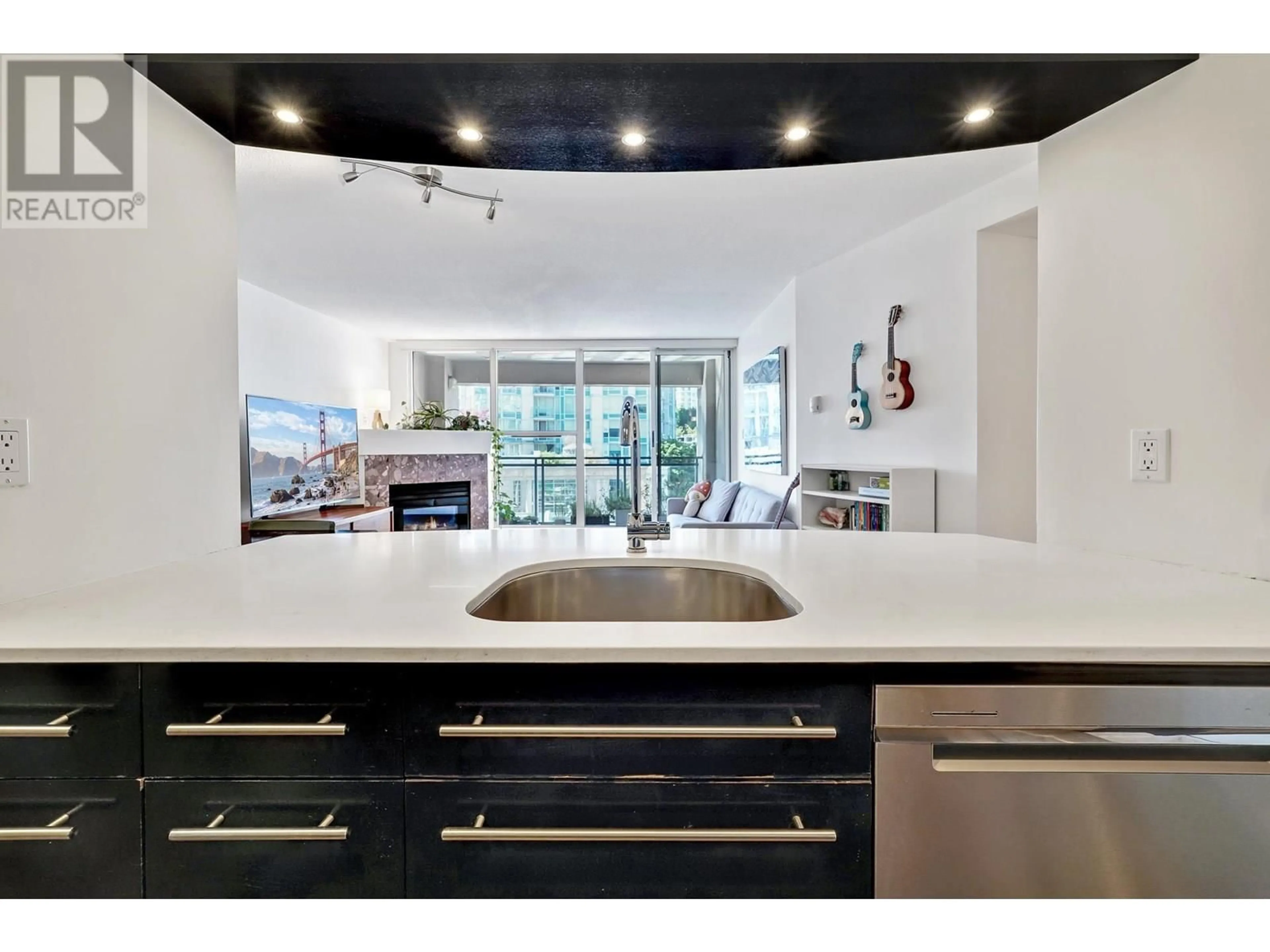 Contemporary kitchen, ceramic/tile floor for 306 - 183 KEEFER PLACE, Vancouver British Columbia V6B6B9