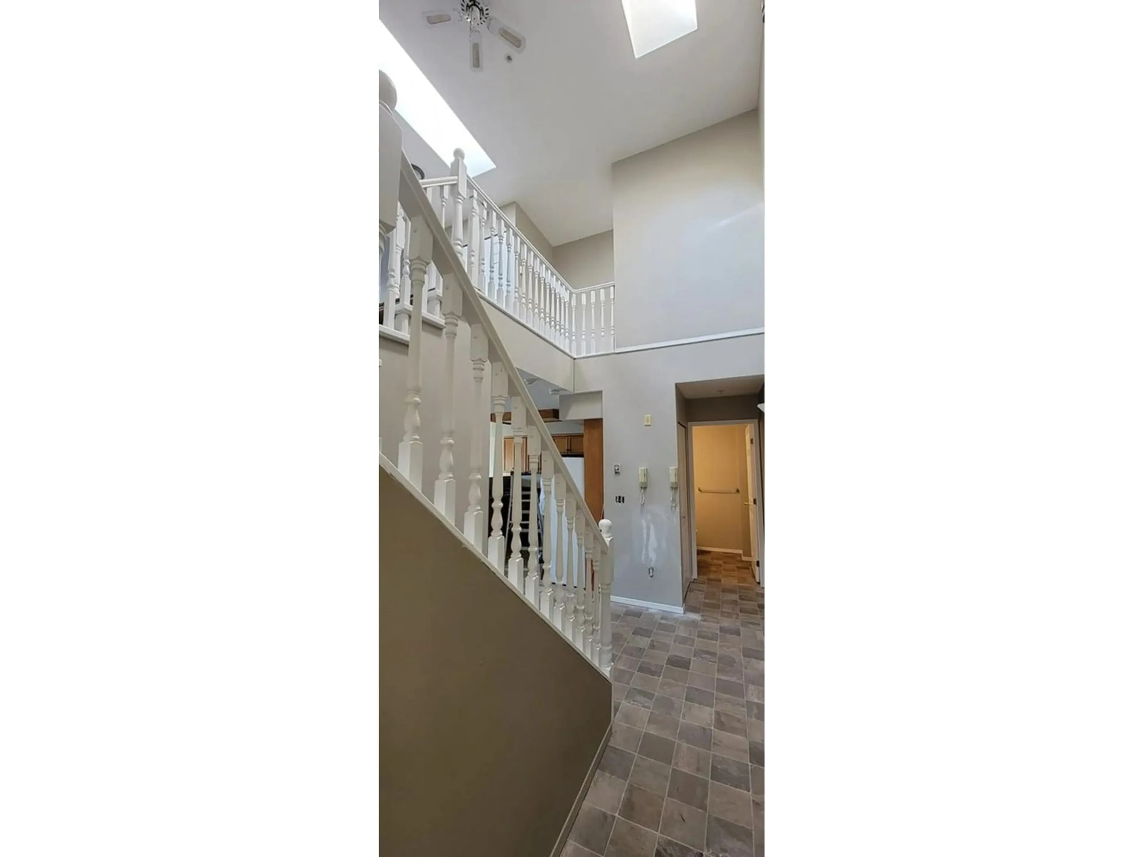 Indoor foyer for 202 - 27262 FRASER, Langley British Columbia V4W3P8
