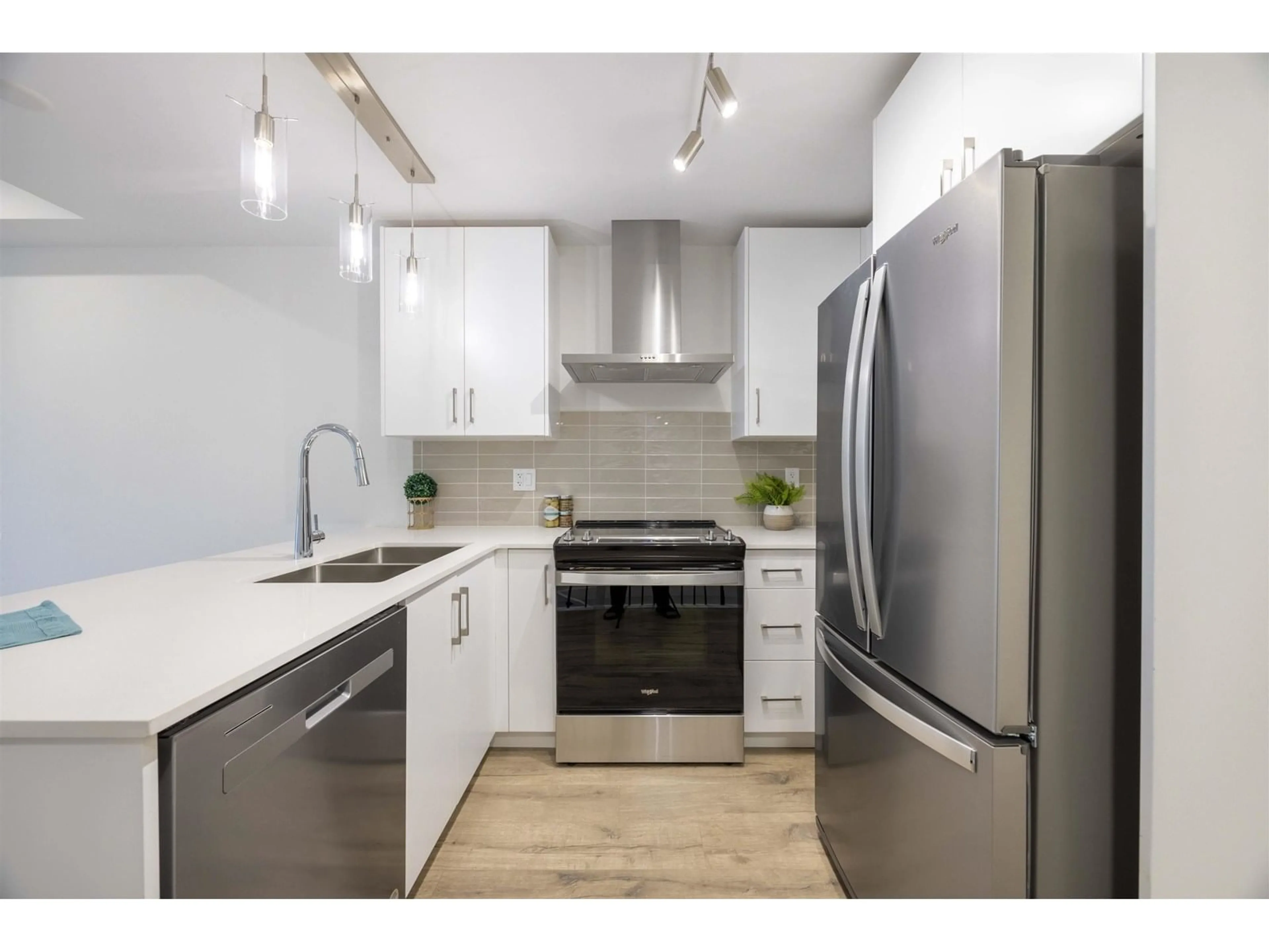 Unknown for 37 - 6328 KING GEORGE, Surrey British Columbia V3X1E6