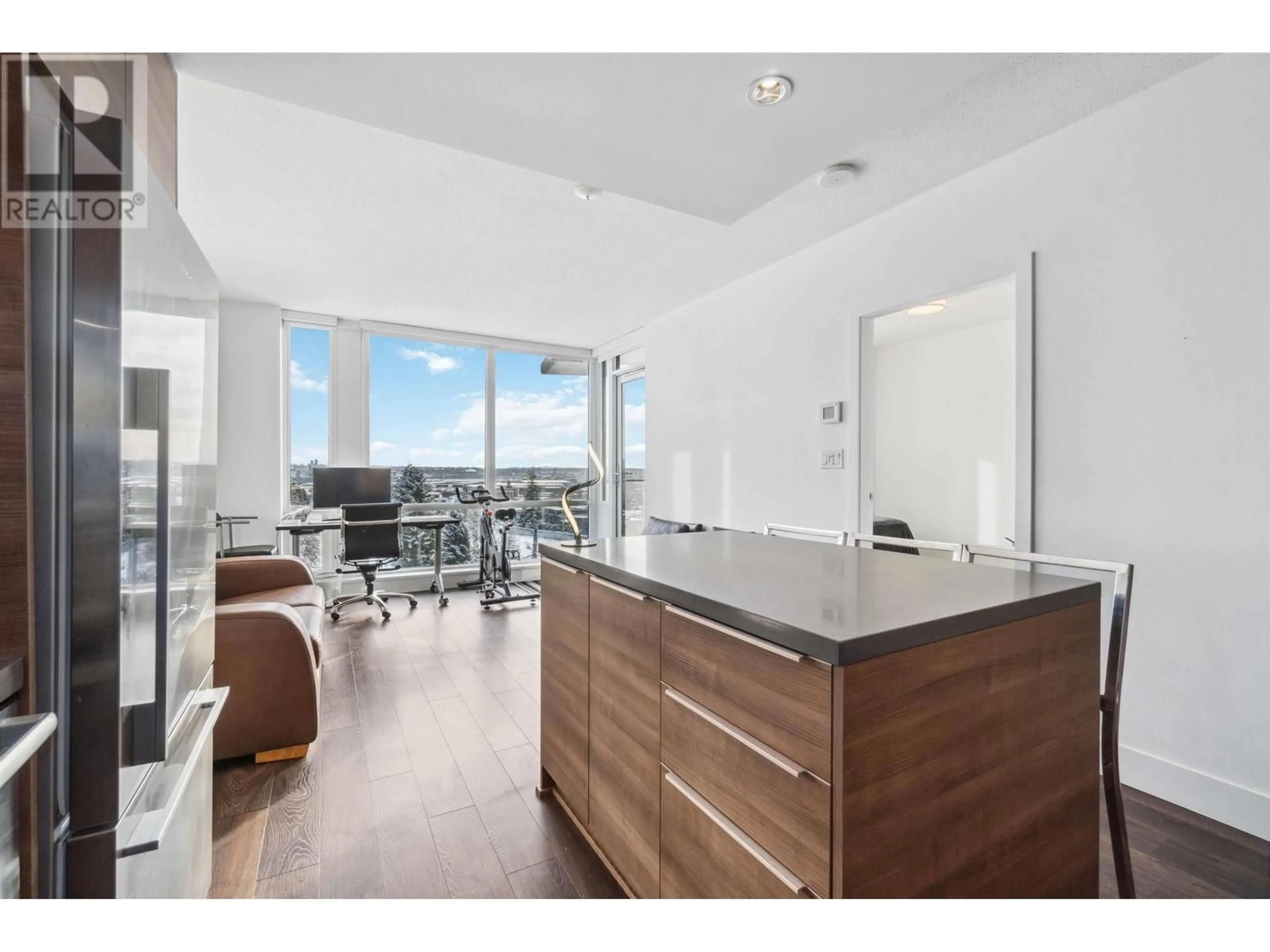 Open concept kitchen, unknown for 1005 - 1550 FERN STREET, North Vancouver British Columbia V7J0A9