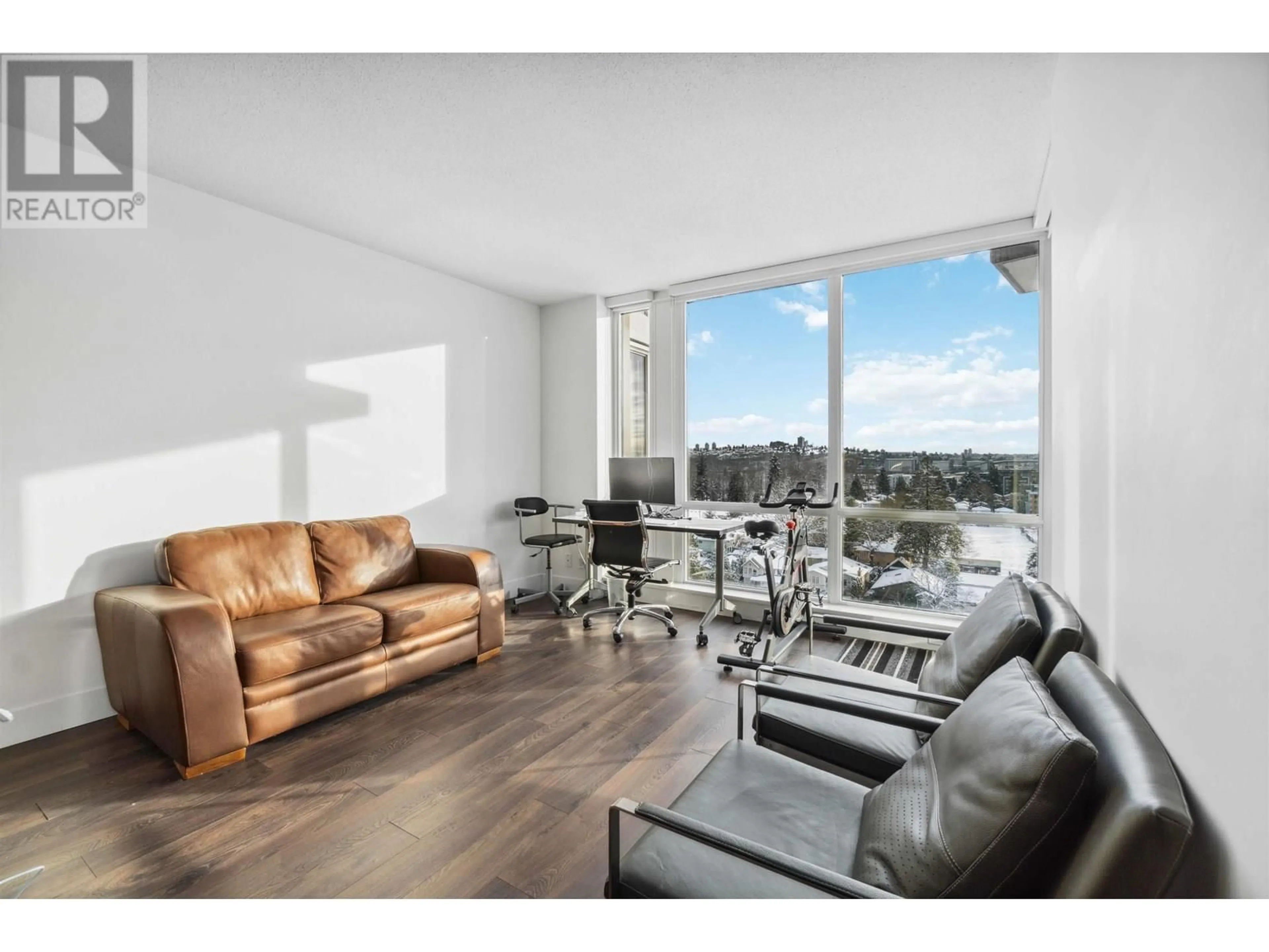 Living room with furniture, wood/laminate floor for 1005 - 1550 FERN STREET, North Vancouver British Columbia V7J0A9