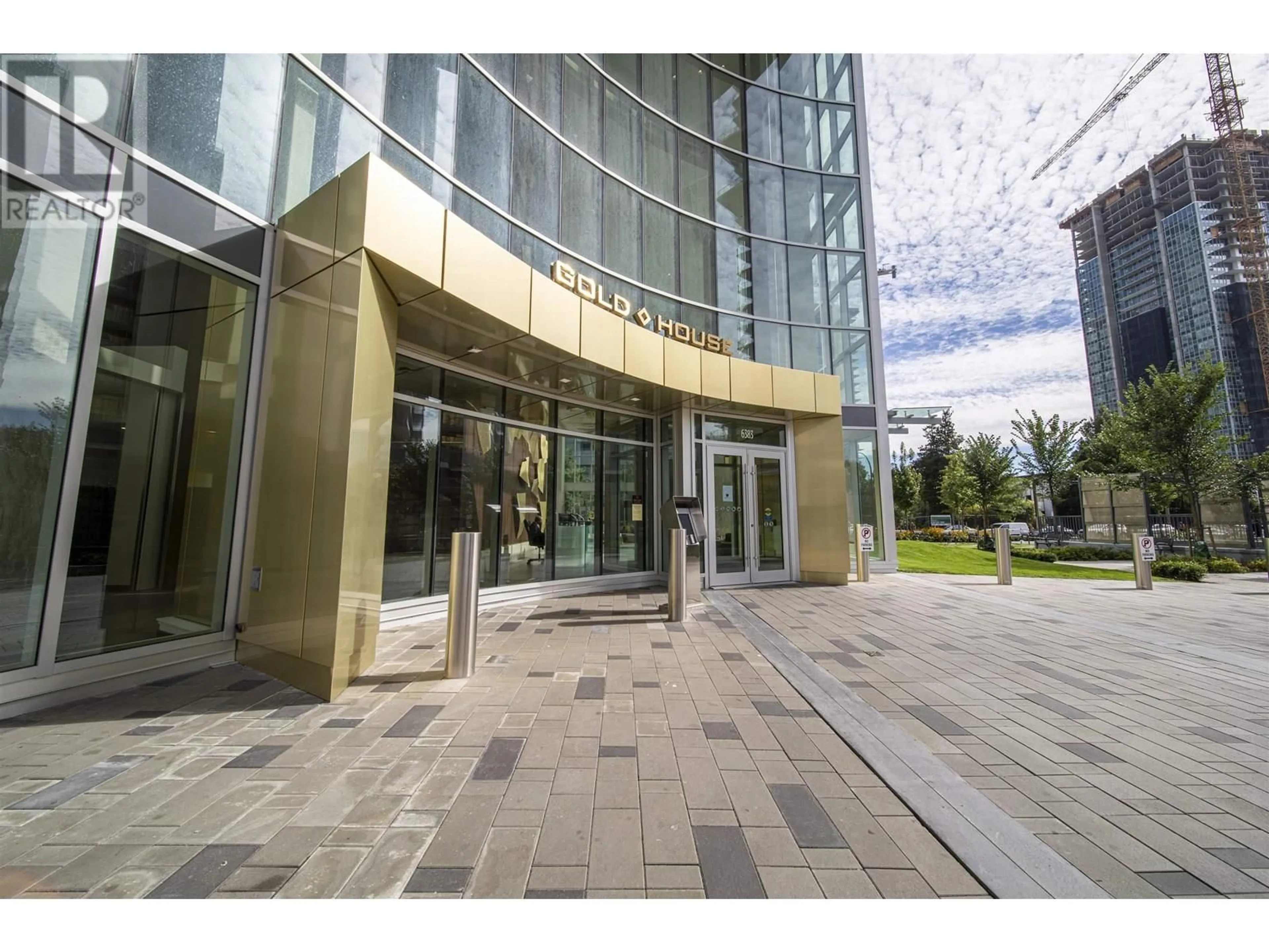 Indoor foyer for 608 - 6383 MCKAY AVENUE, Burnaby British Columbia V5H0H8