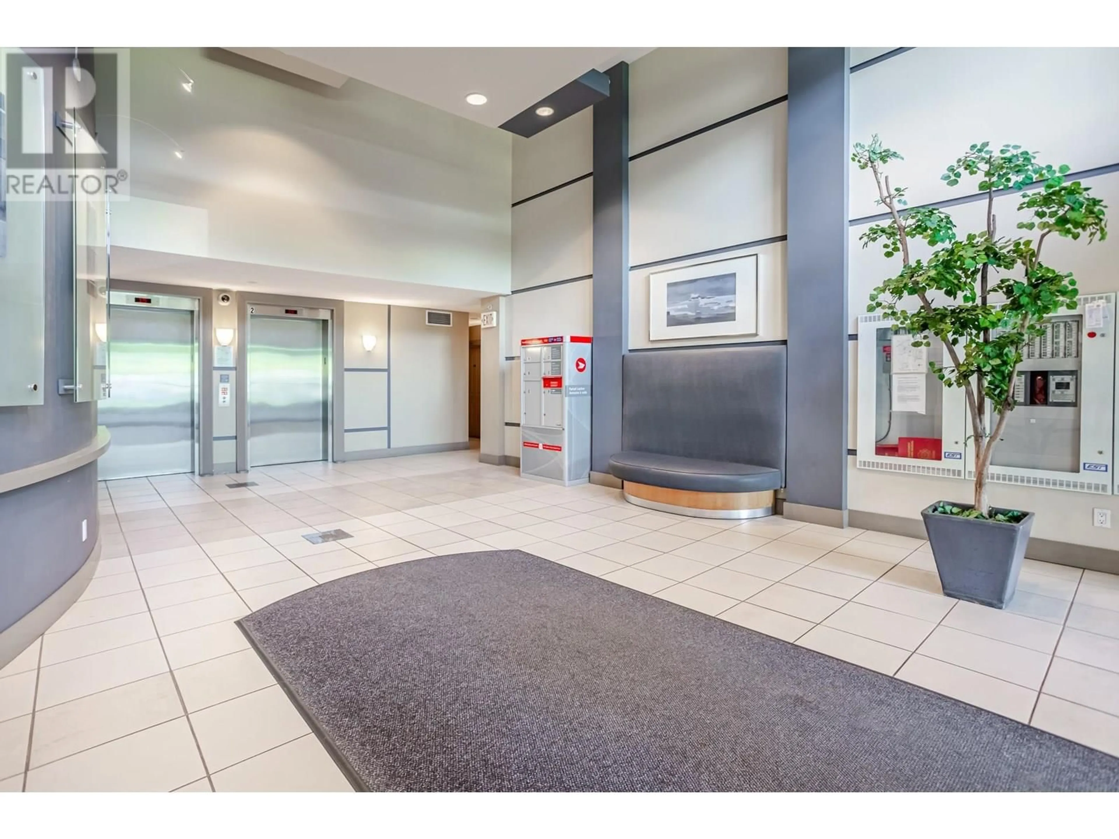 Indoor foyer for 408 - 3520 CROWLEY DRIVE, Burnaby British Columbia V5R6G9