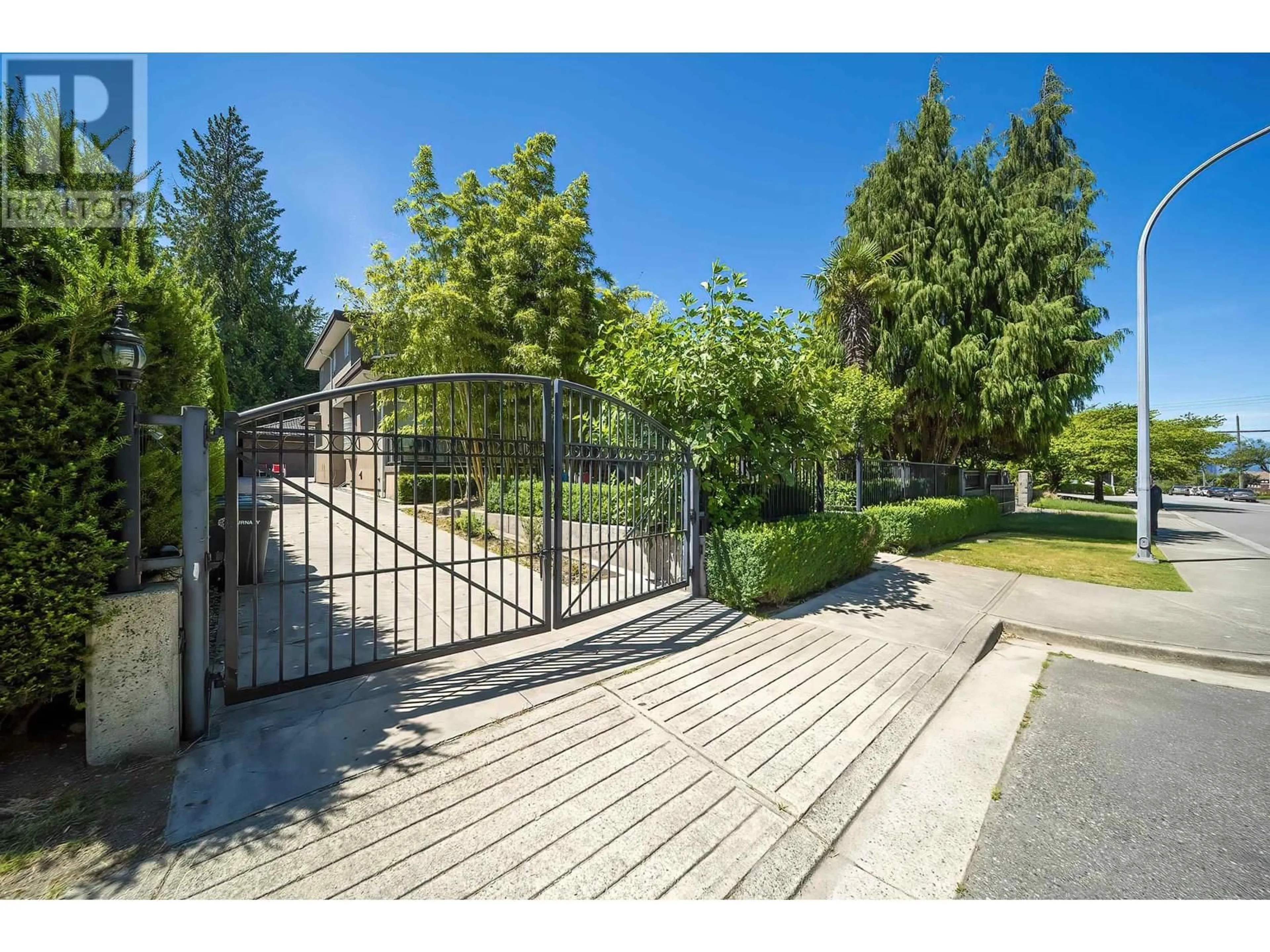 A pic from outside/outdoor area/front of a property/back of a property/a pic from drone, street for 6337 LEIBLY AVENUE, Burnaby British Columbia V5E3C9