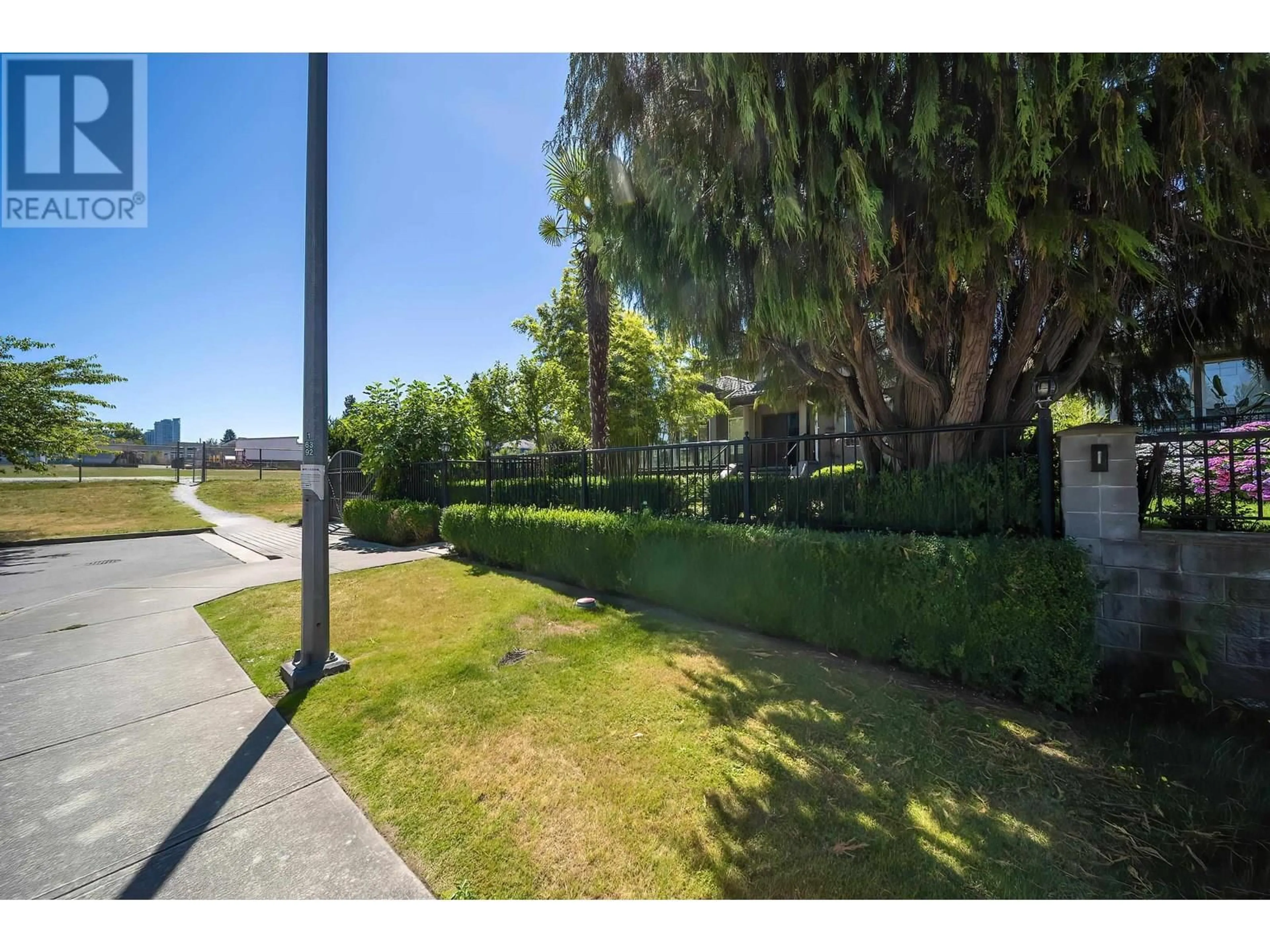 A pic from outside/outdoor area/front of a property/back of a property/a pic from drone, street for 6337 LEIBLY AVENUE, Burnaby British Columbia V5E3C9