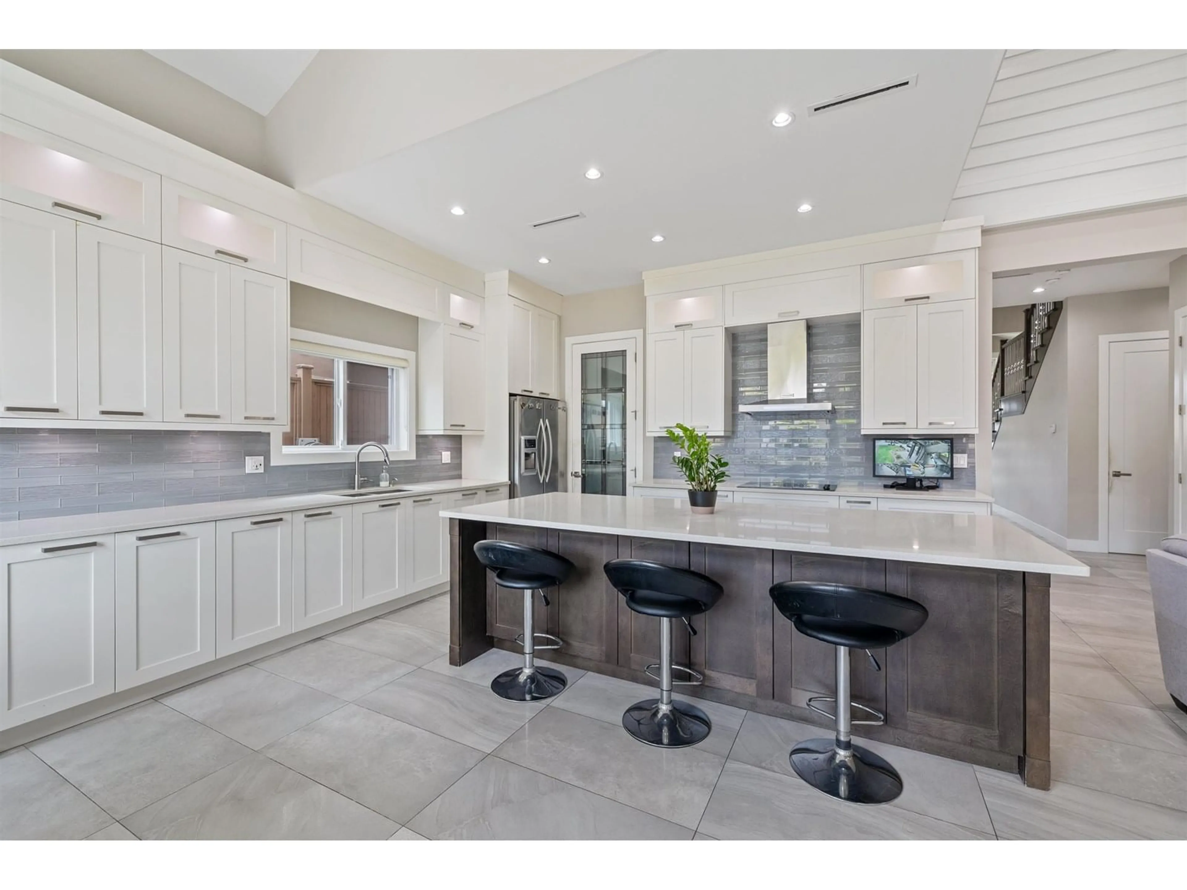 Contemporary kitchen, ceramic/tile floor for 9241 127, Surrey British Columbia V3V5H4